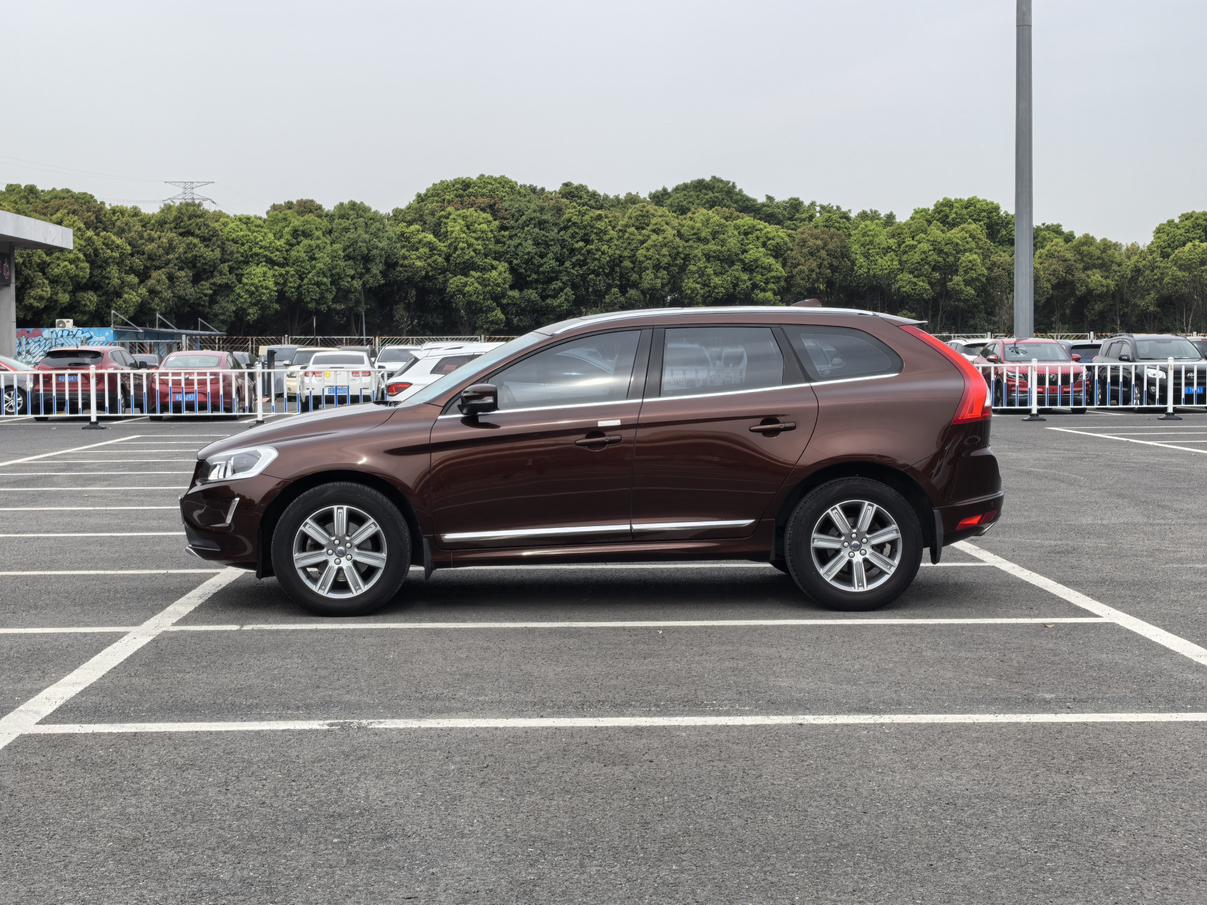 Volvo XC60 2015 thumb 10