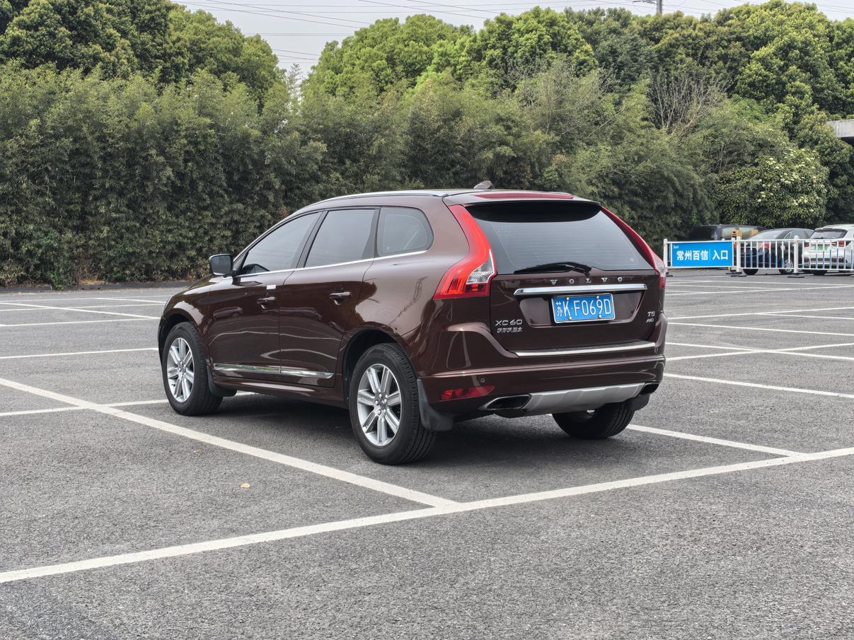 Volvo XC60 2015 thumb 11