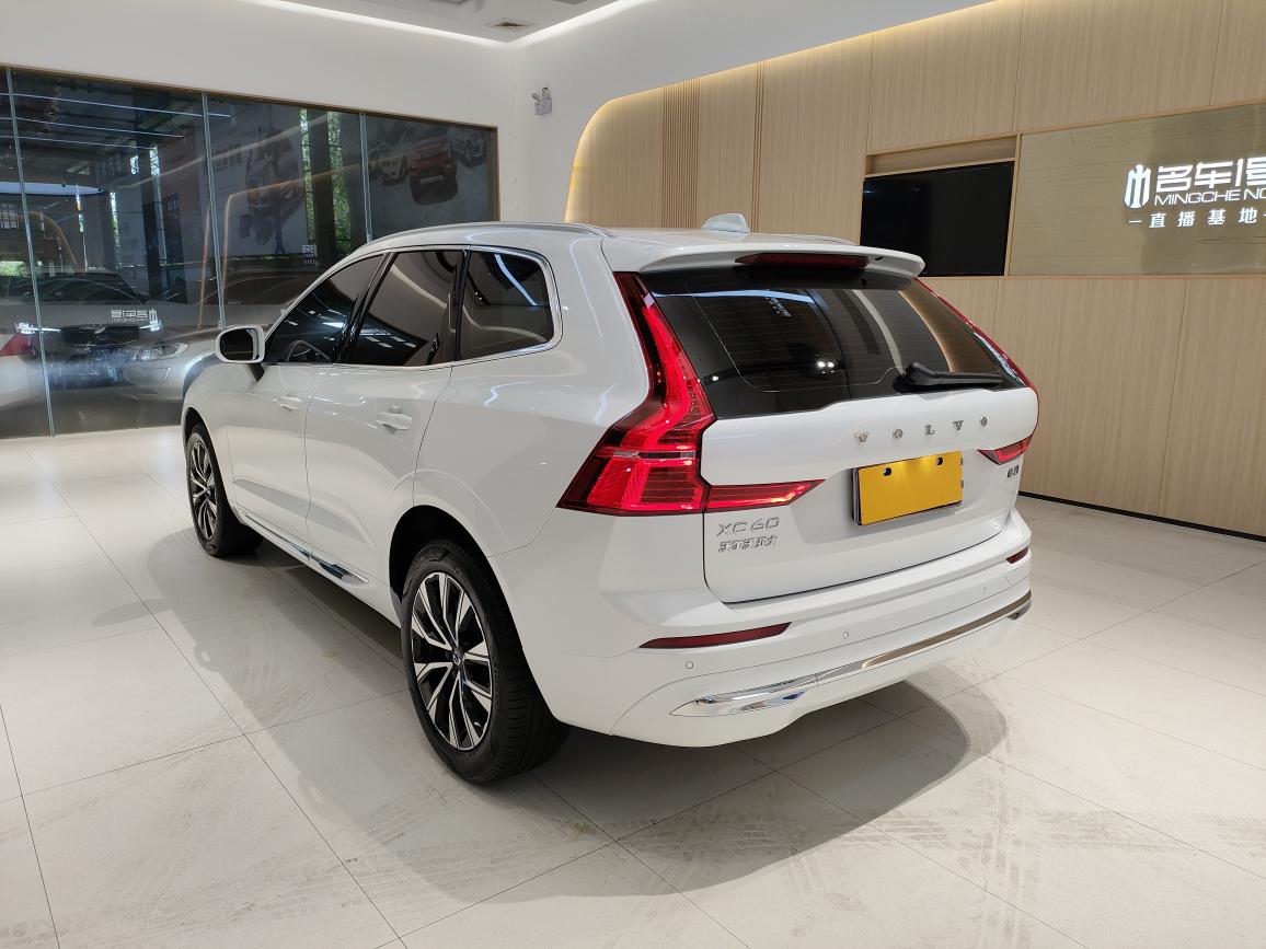 Volvo XC60 2023 thumb 3