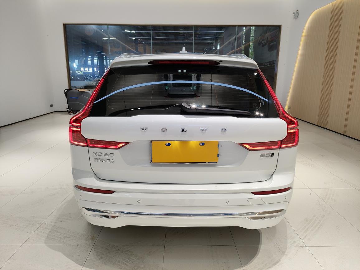 Volvo XC60 2023 thumb 4