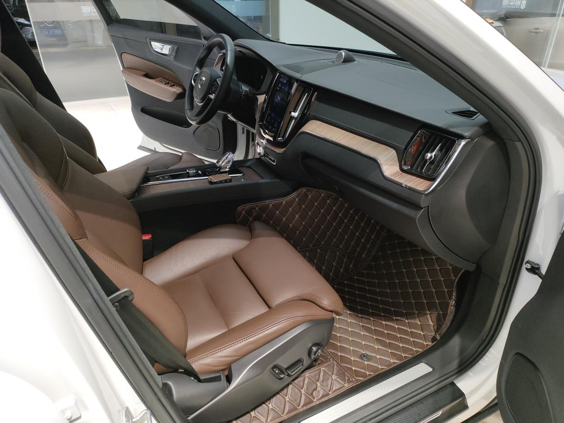 Volvo XC60 2023 thumb 7