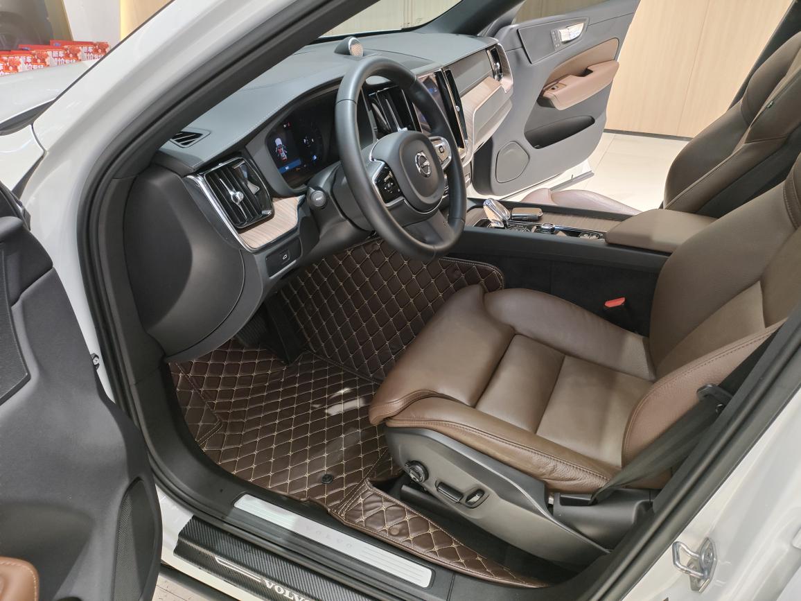 Volvo XC60 2023 thumb 10