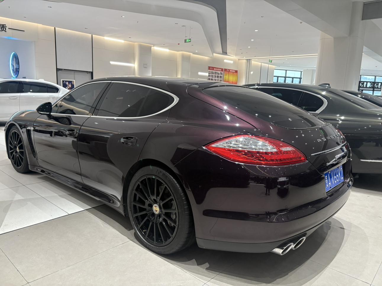 Porsche Panamera 2010 thumb 2