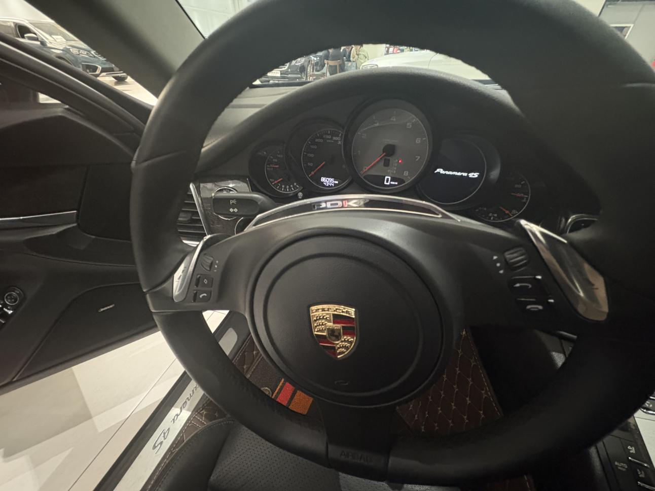 Porsche Panamera 2010 thumb 10