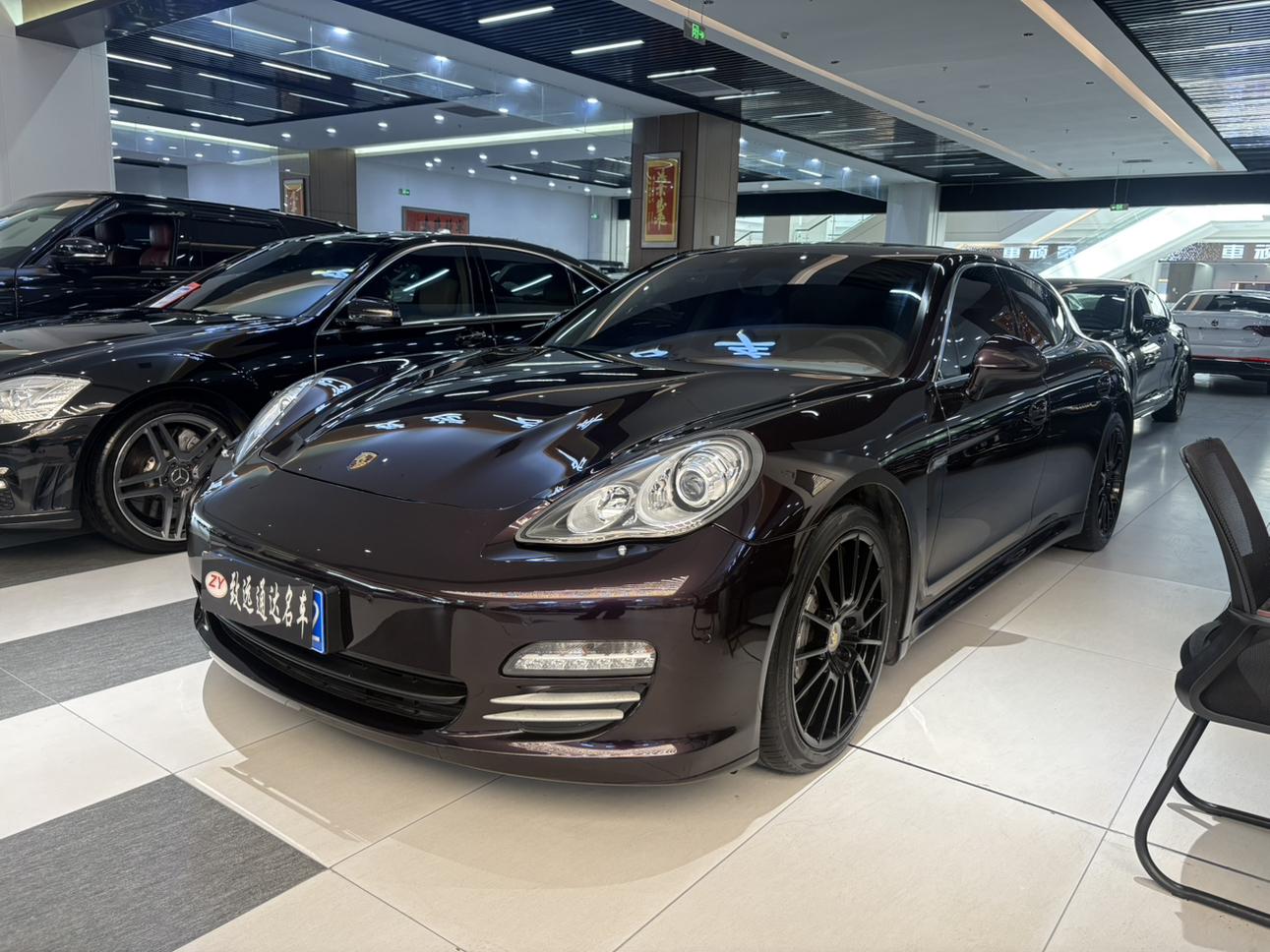 Porsche Panamera 2010 thumb 12