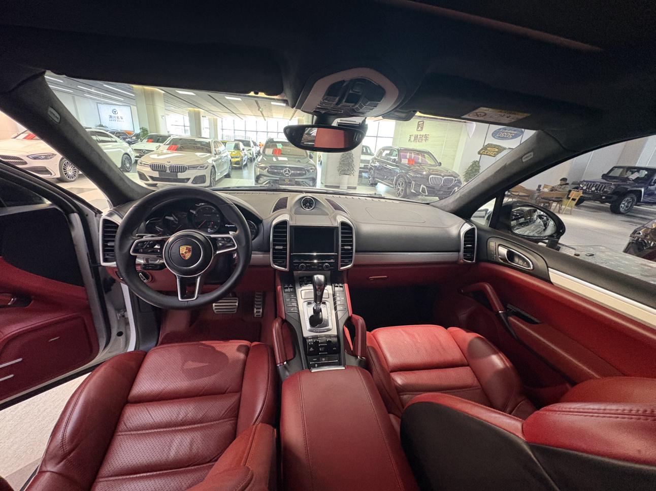 Porsche Cayenne 2015 thumb 6