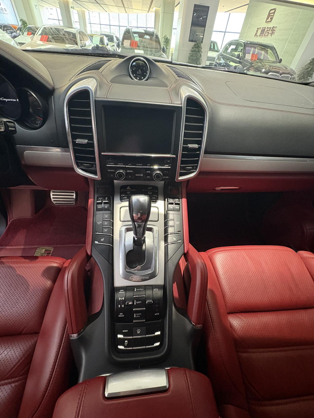 Porsche Cayenne 2015 thumb 8