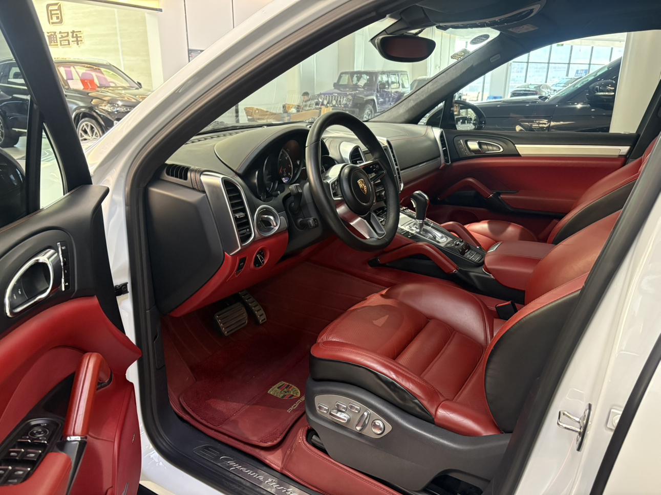 Porsche Cayenne 2015 thumb 9