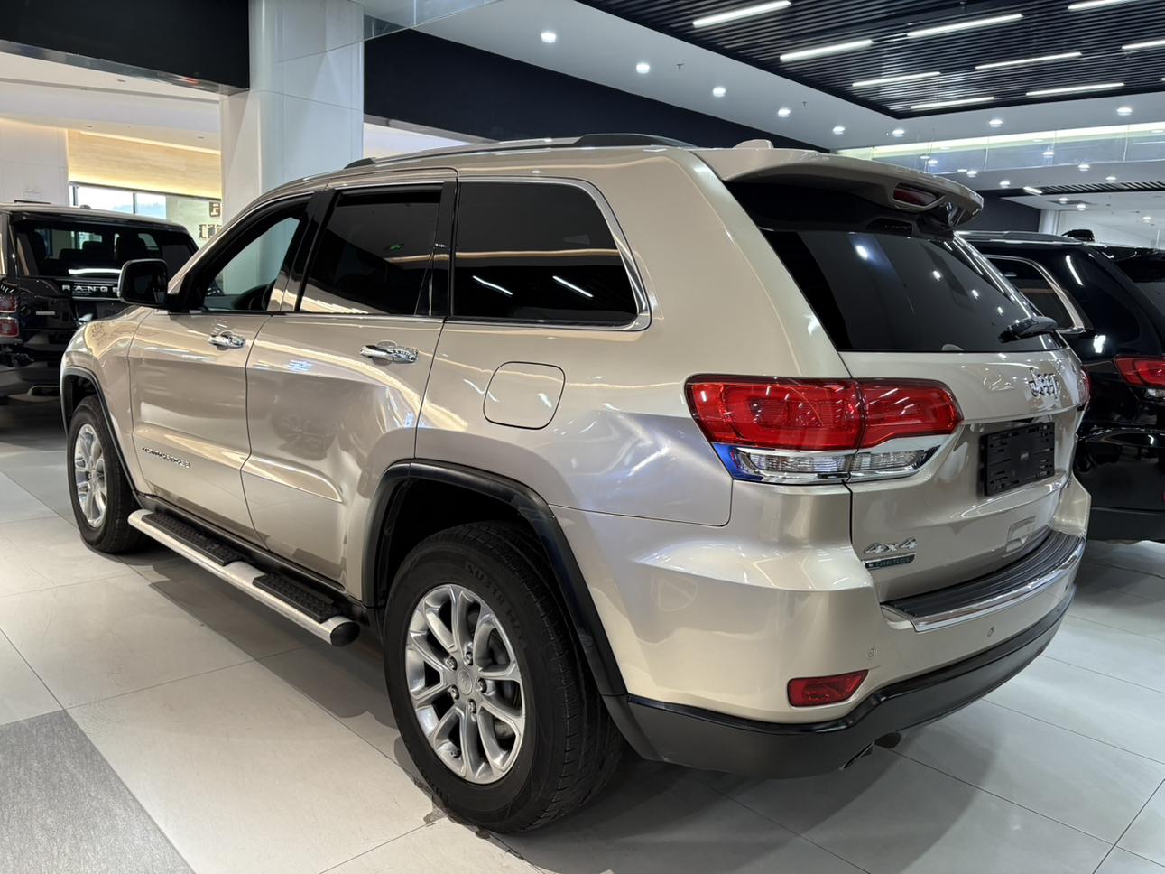 Jeep Grand Cherokee 2015 thumb 10