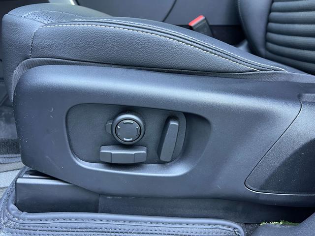 Land Rover Discovery 2024 thumb 5