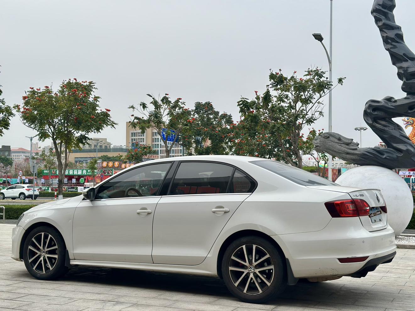 Volkswagen Sagitar 2013 thumb 3