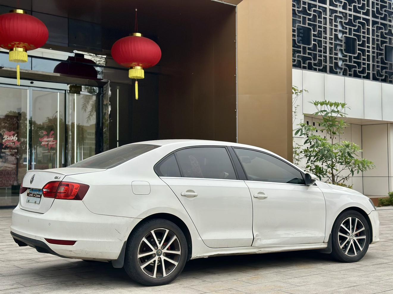 Volkswagen Sagitar 2013 thumb 5