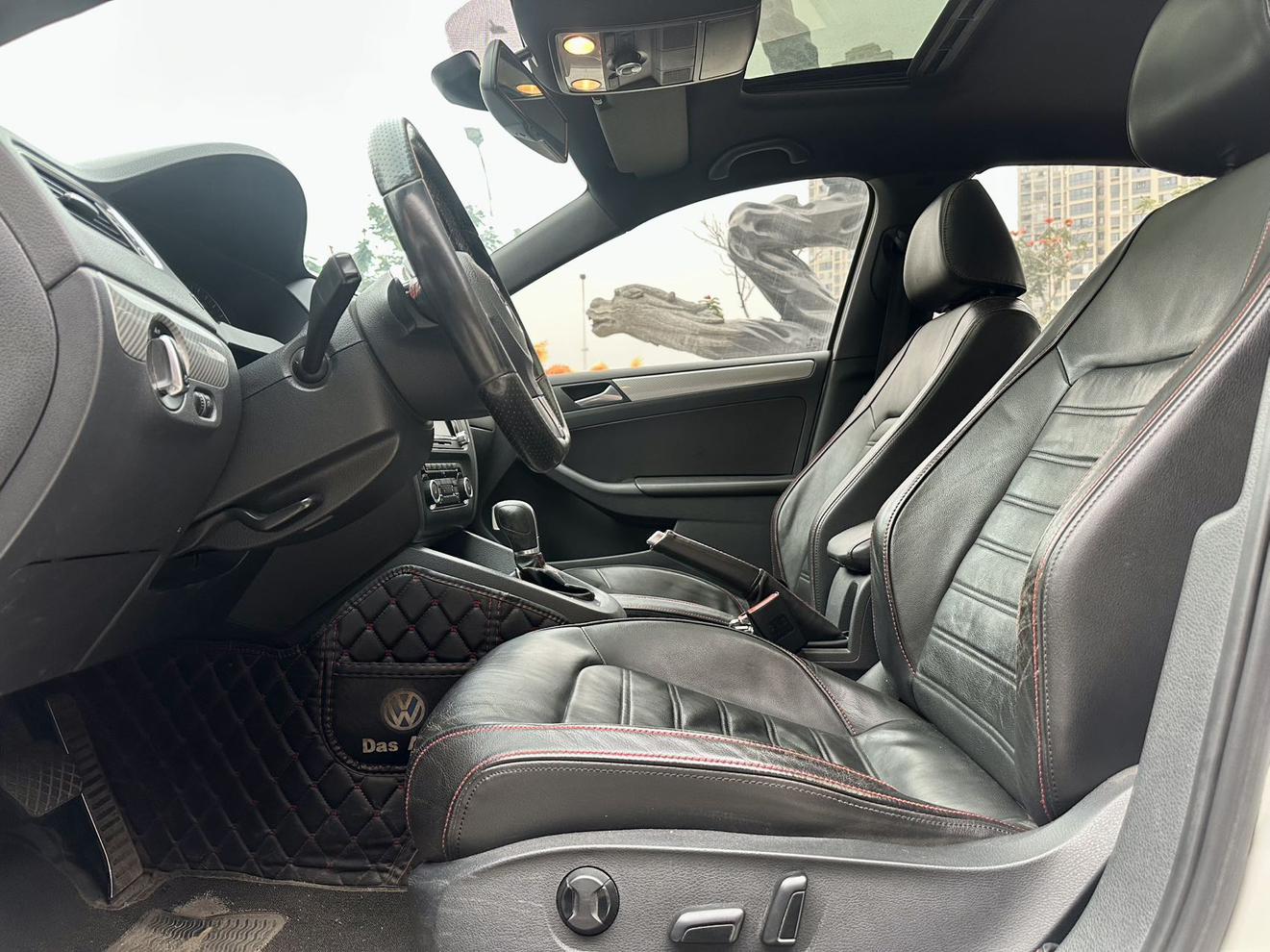 Volkswagen Sagitar 2013 thumb 7