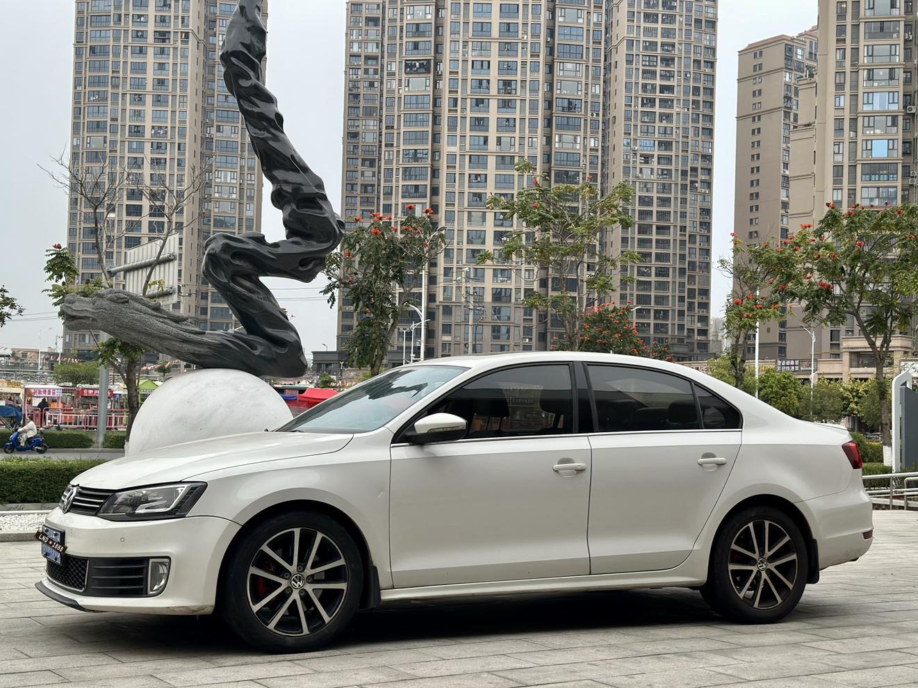 Volkswagen Sagitar 2013 thumb 9