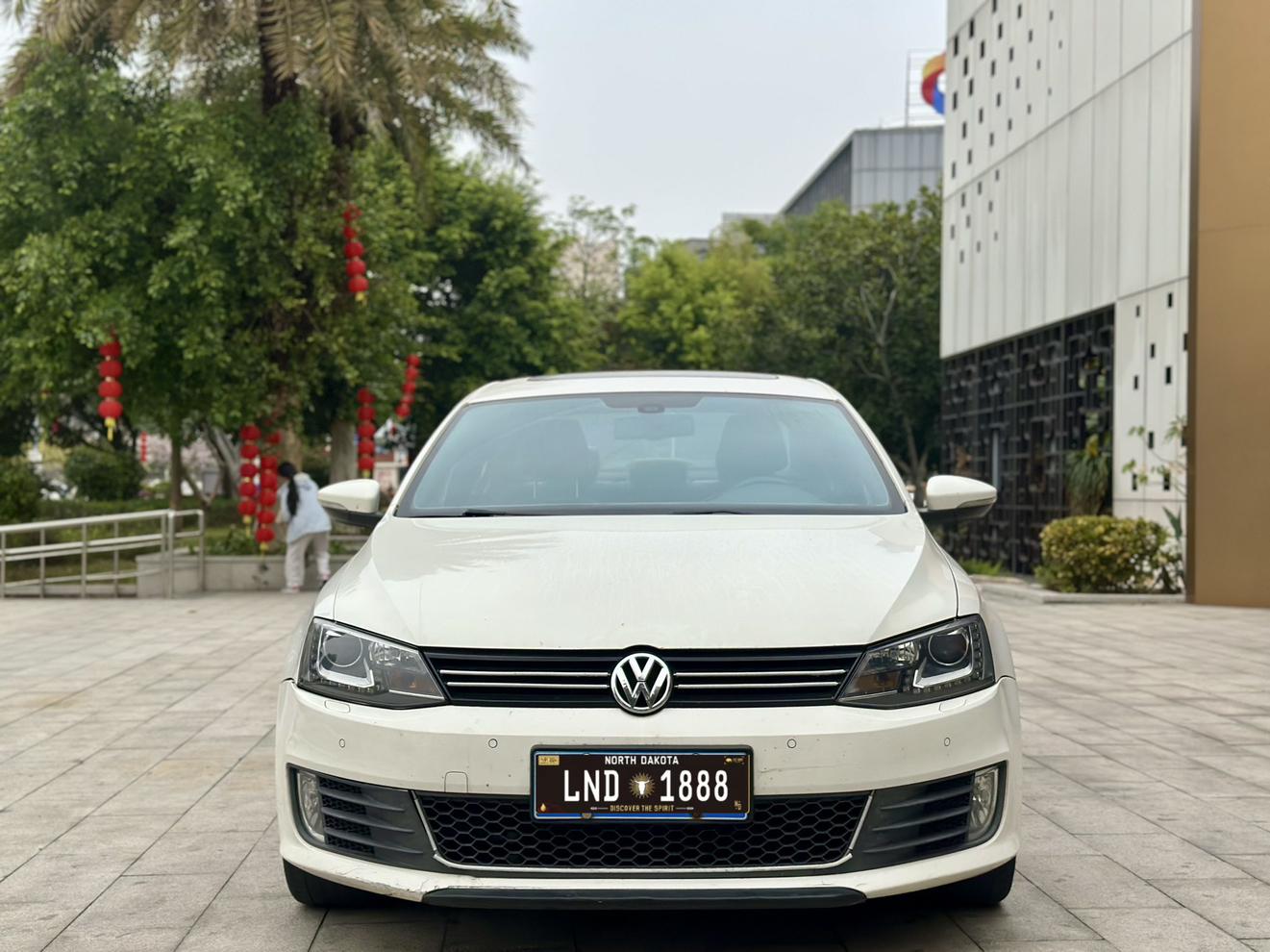 Volkswagen Sagitar 2013 thumb 10