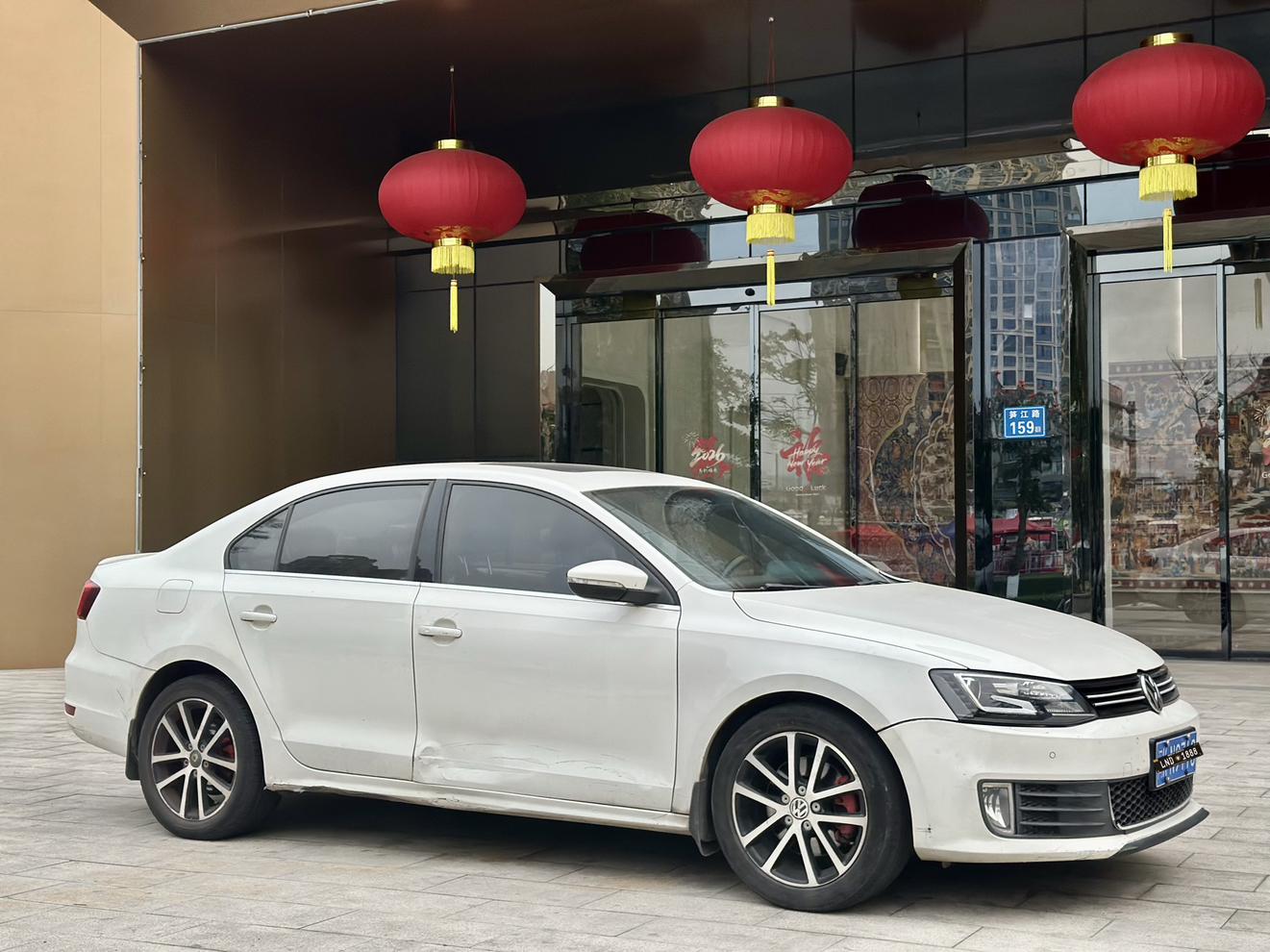 Volkswagen Sagitar 2013 thumb 11