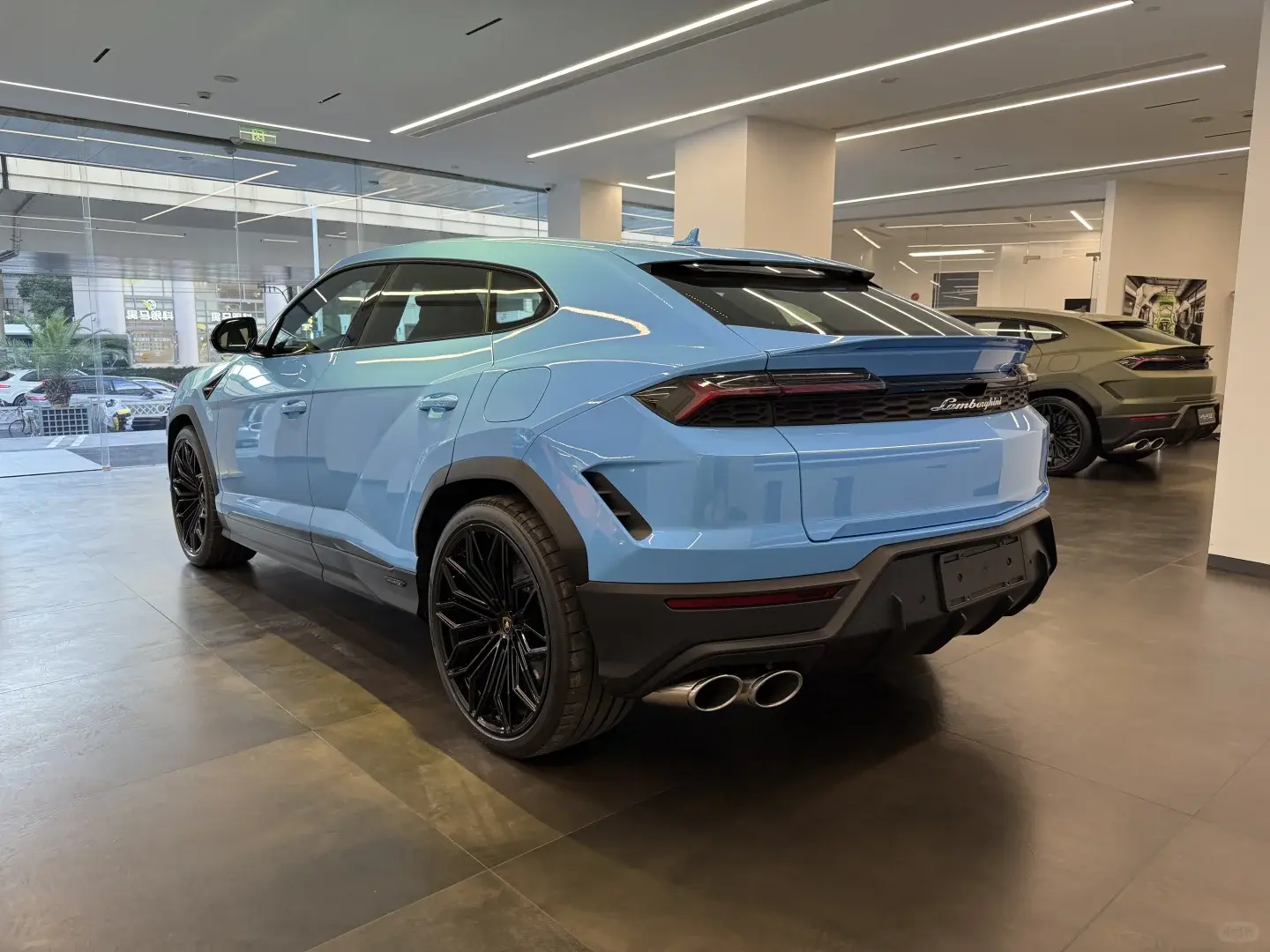 Lamborghini Urus SE 2025 thumb 2