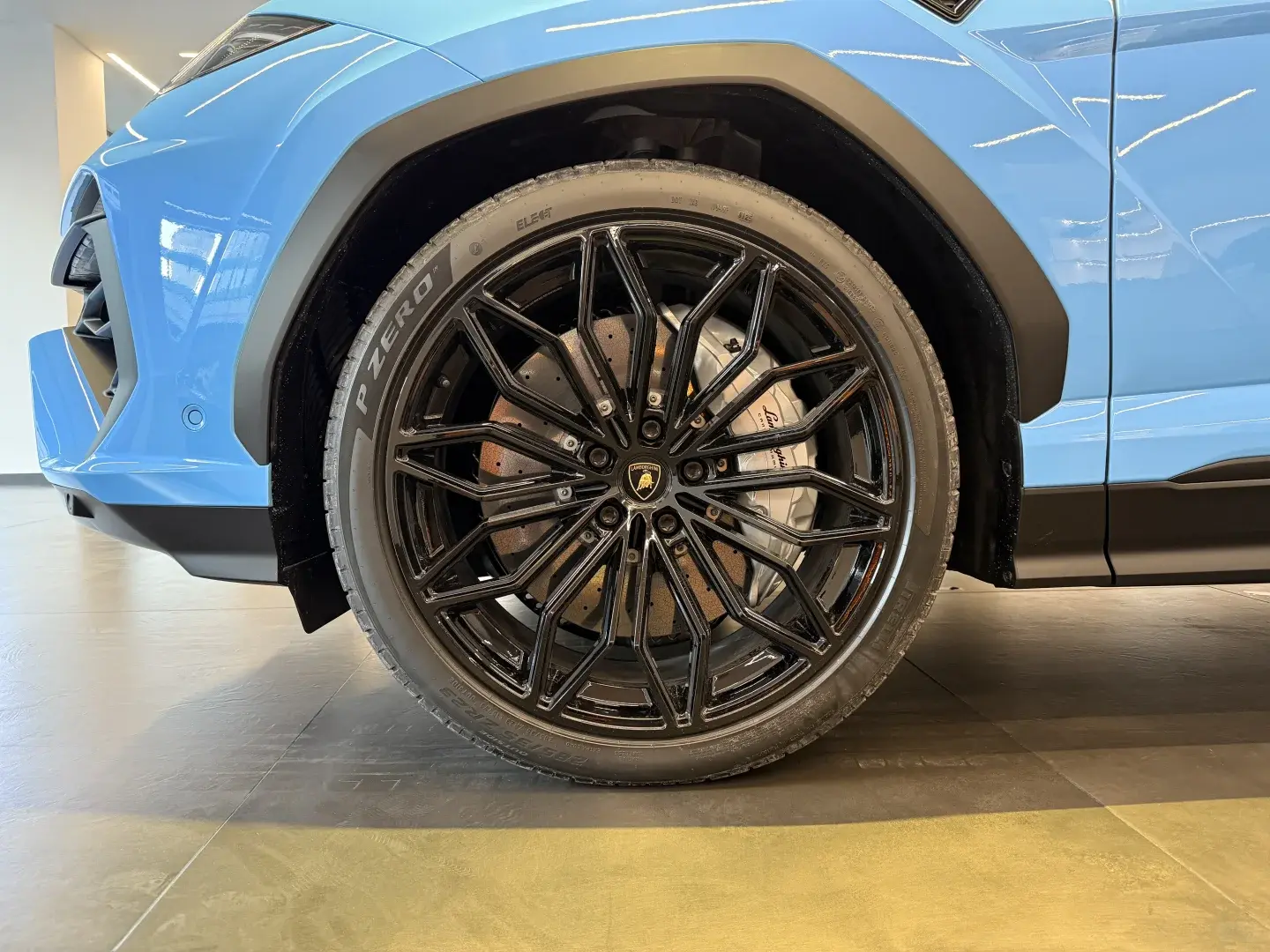 Lamborghini Urus SE 2025 thumb 4