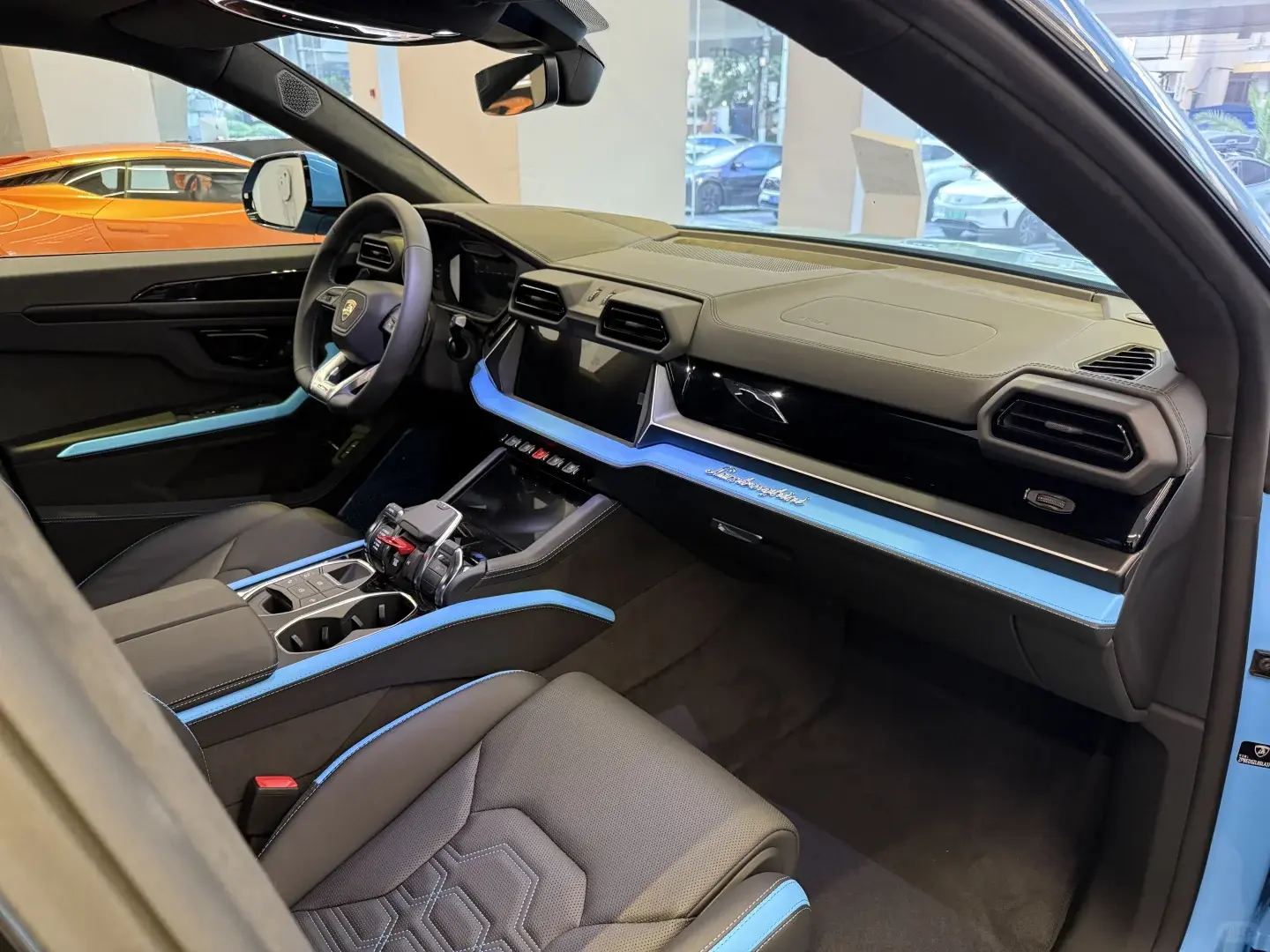 Lamborghini Urus SE 2025 thumb 6