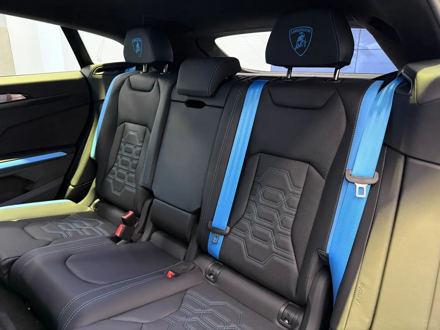 Lamborghini Urus SE 2025 thumb 10