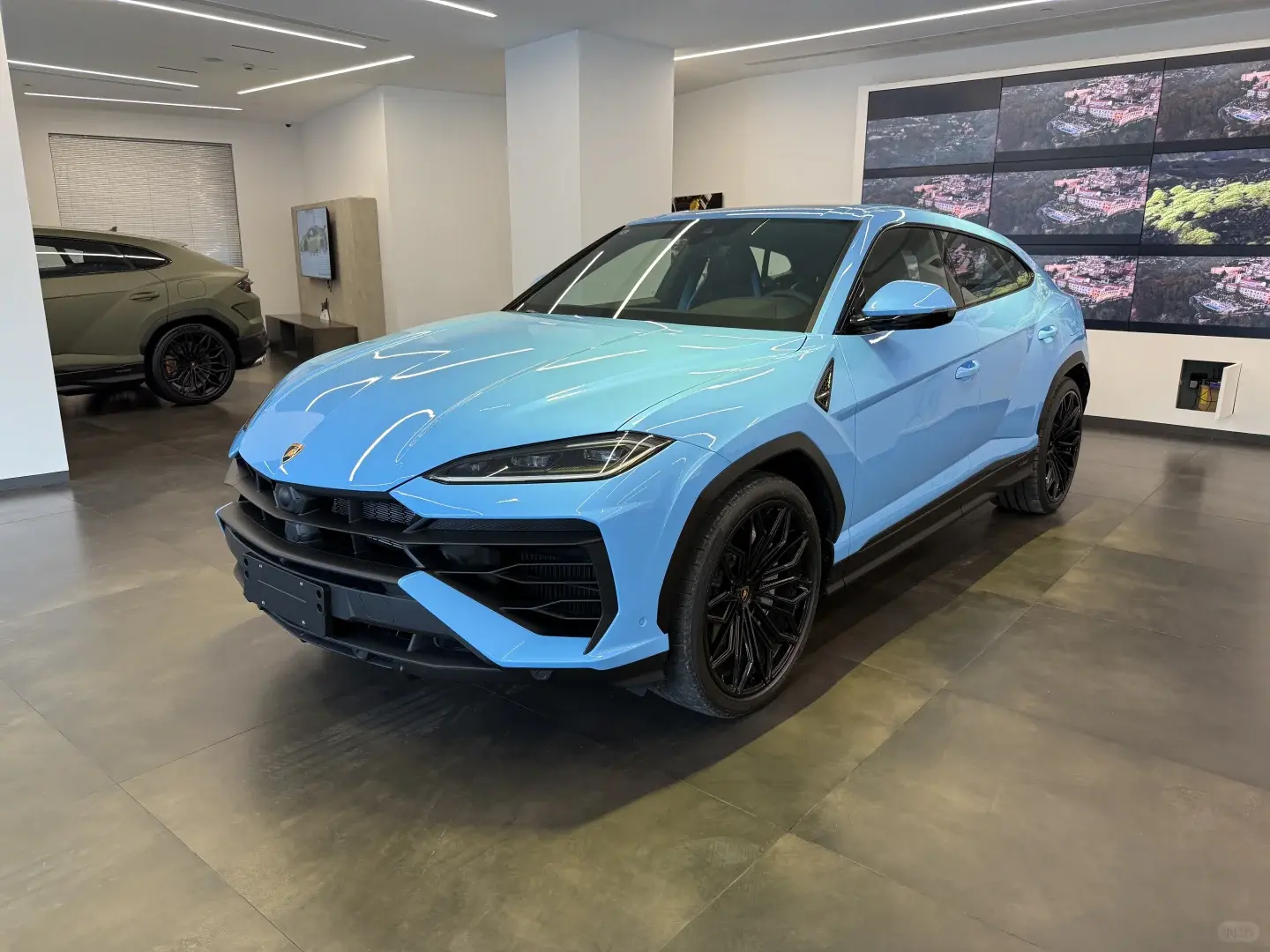 Lamborghini Urus SE 2025 thumb 11