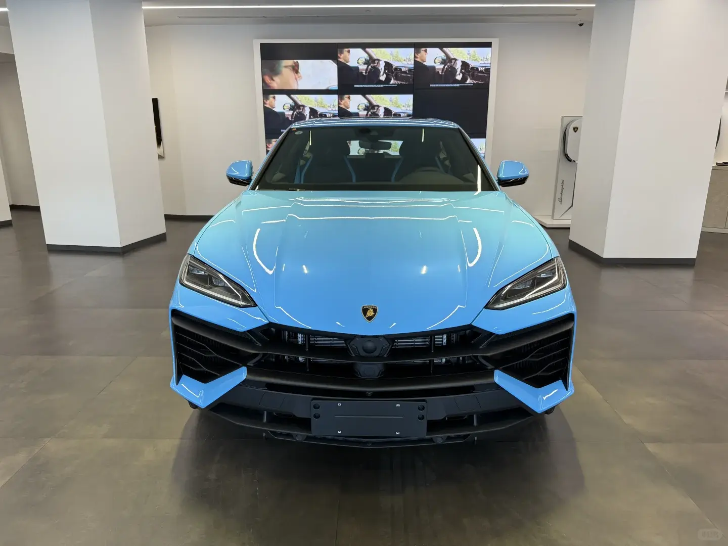 Lamborghini Urus SE 2025 thumb 12