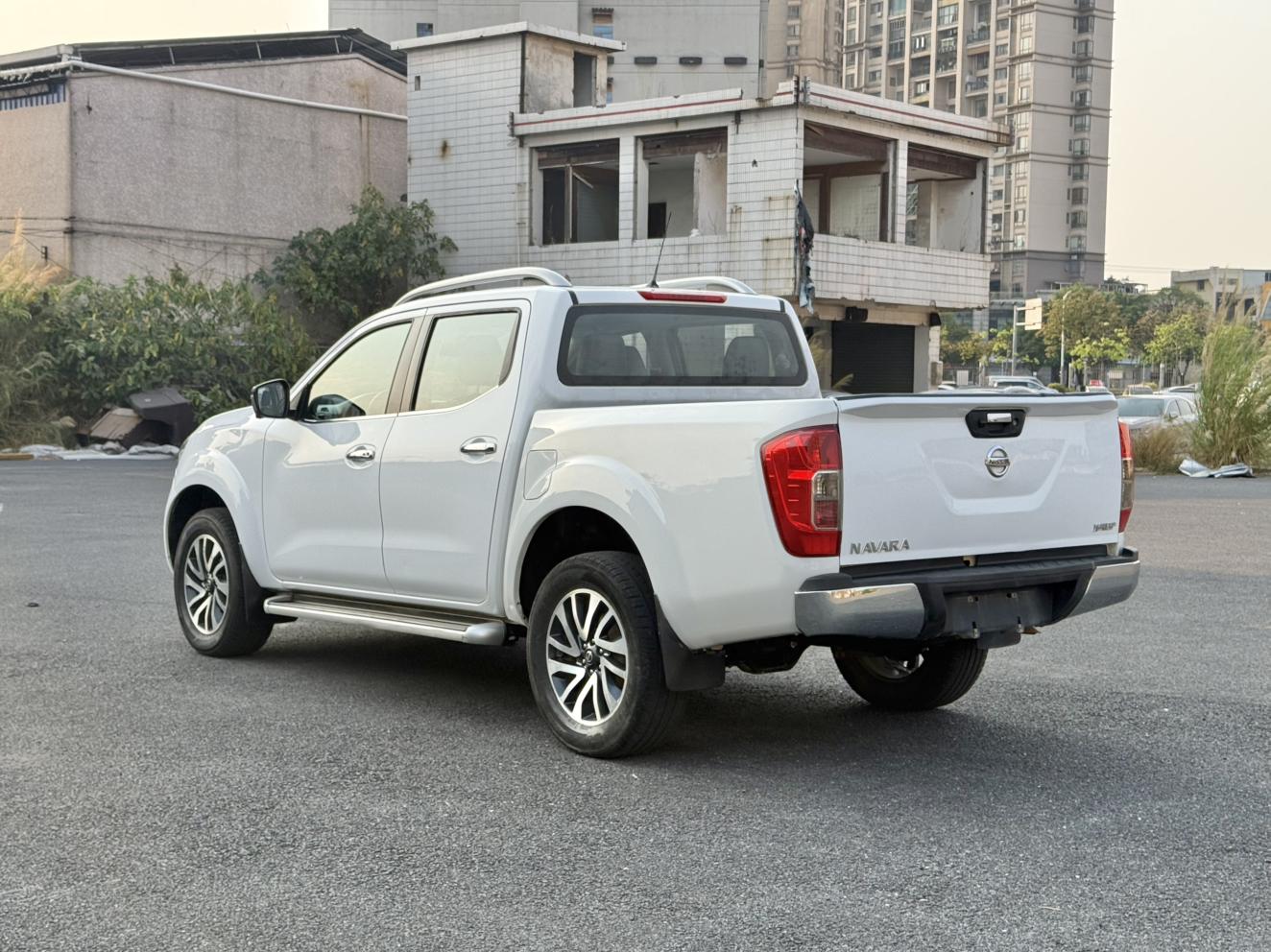 Nissan Navara 2021 thumb 2