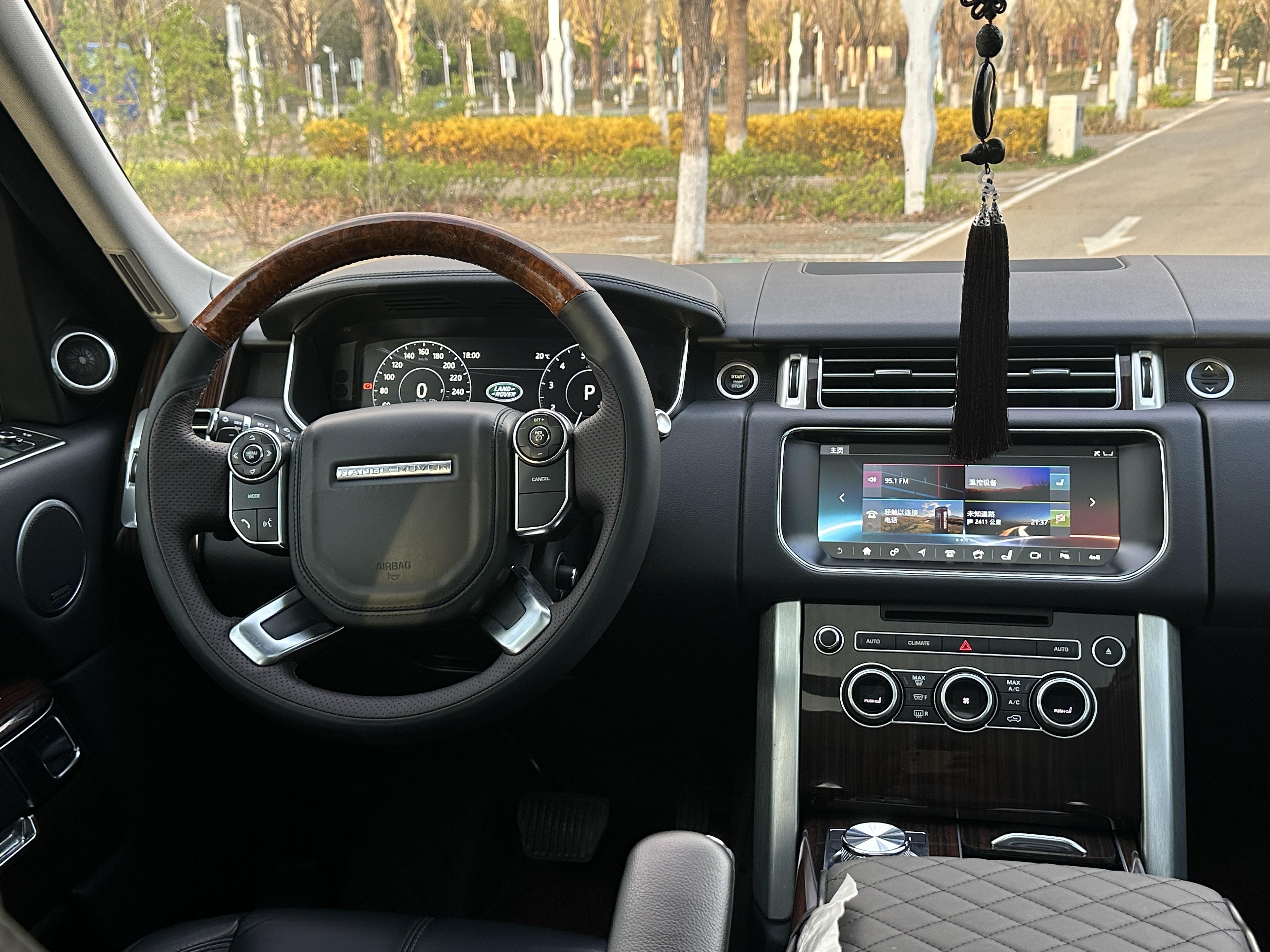 Land Rover Range Rover 2017 thumb 7