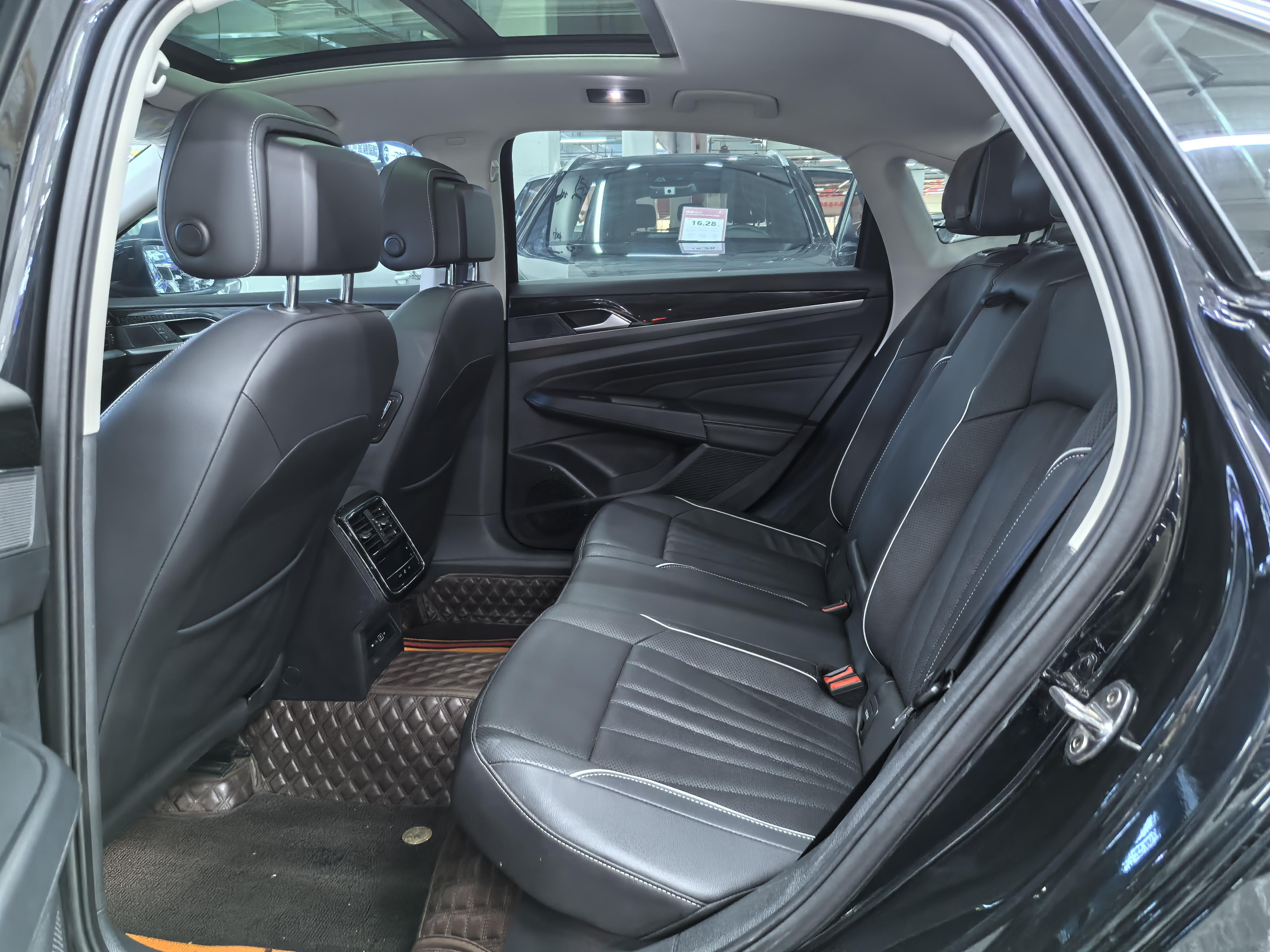 Volkswagen Passat (North America and China) 2023 thumb 10