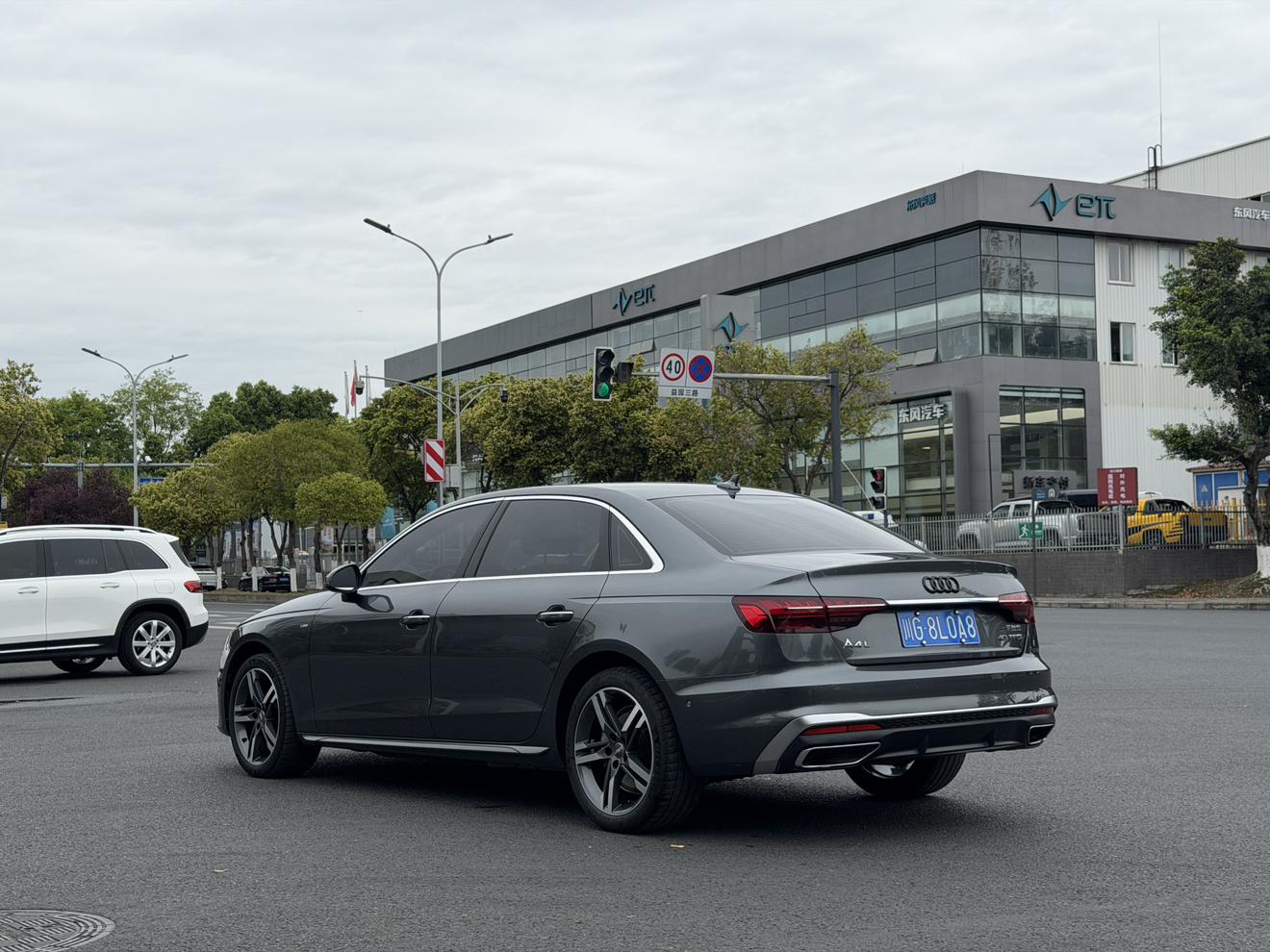 Audi A4 2021 thumb 3