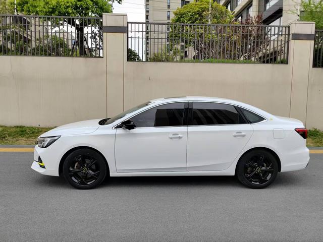 Roewe i6 2020 thumb 2