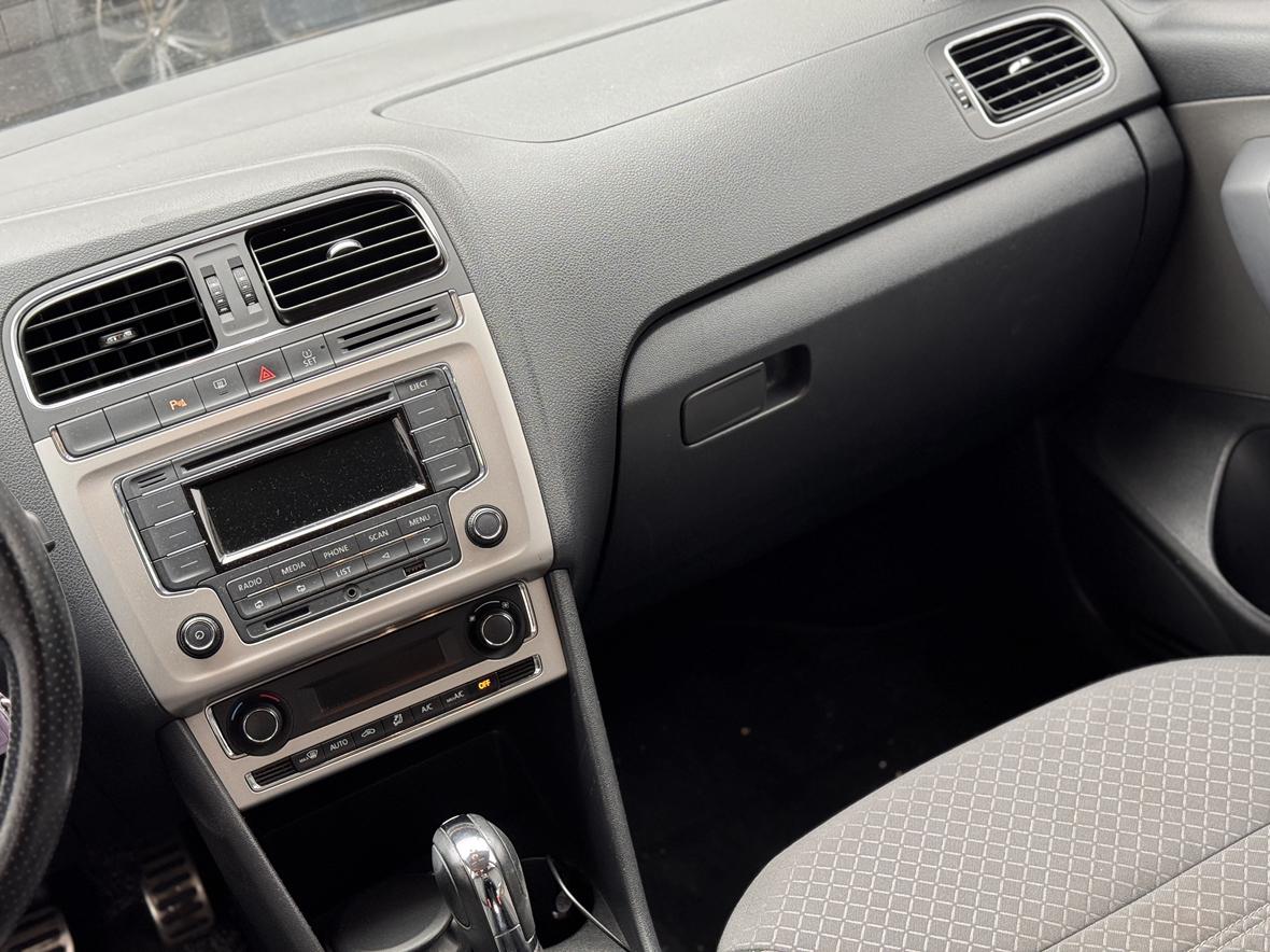 Volkswagen Polo 2014 thumb 2