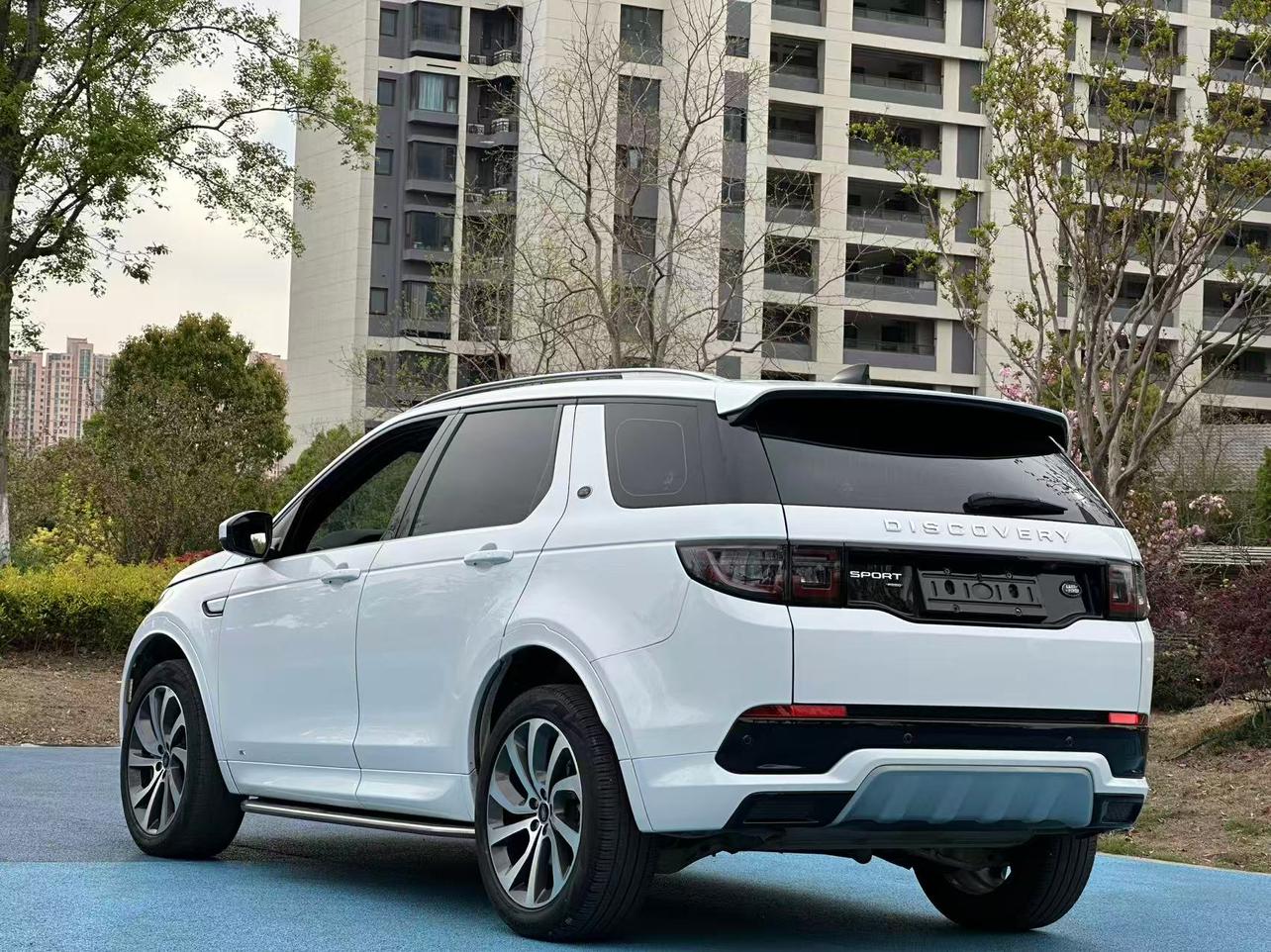 Land Rover Discovery Sport 2022 thumb 2