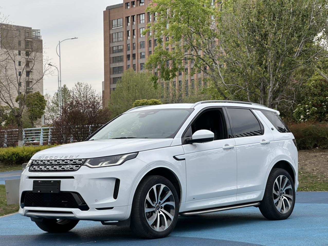 Land Rover Discovery Sport 2022 thumb 10