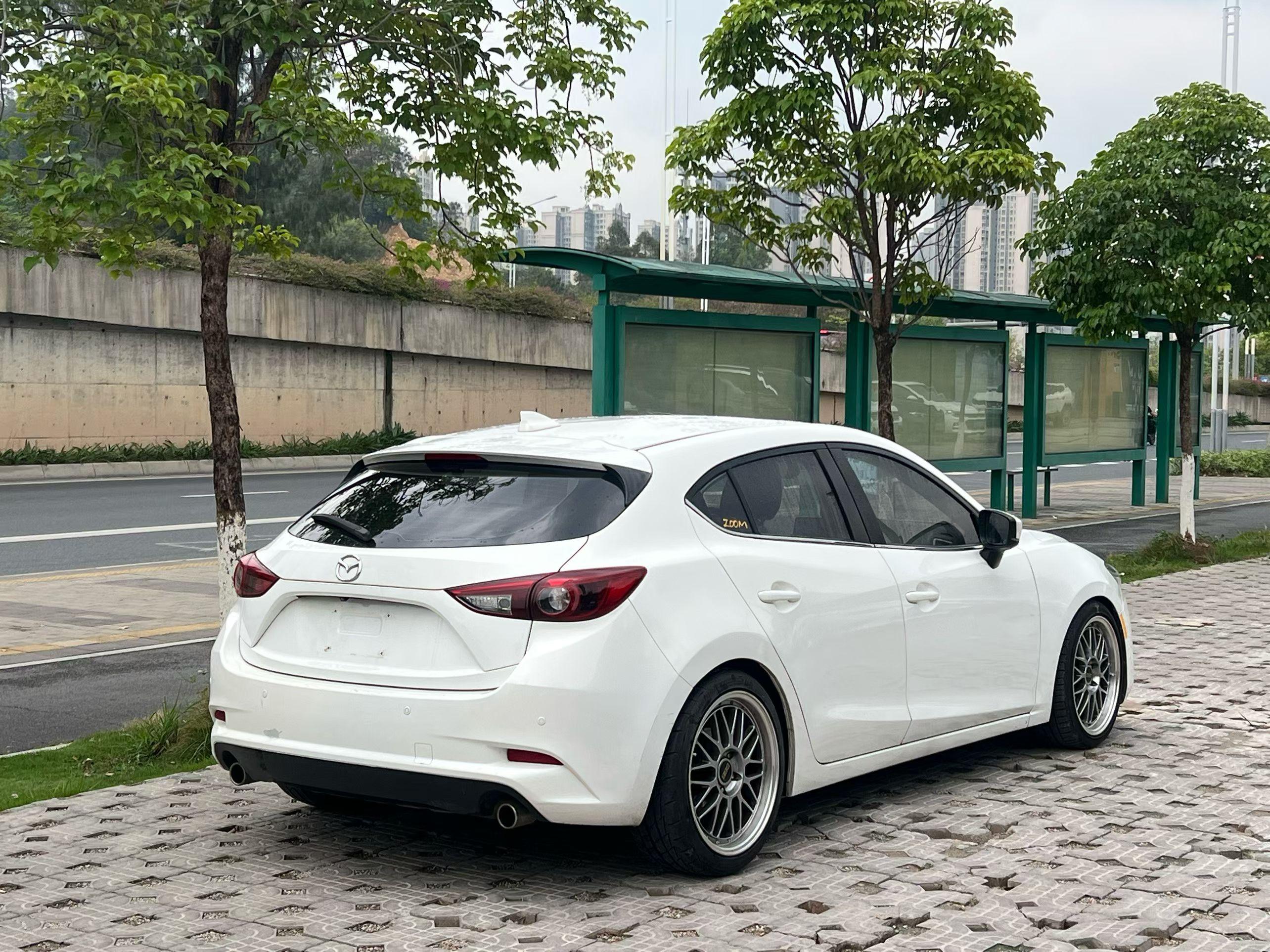 Mazda 3 2017 thumb 4