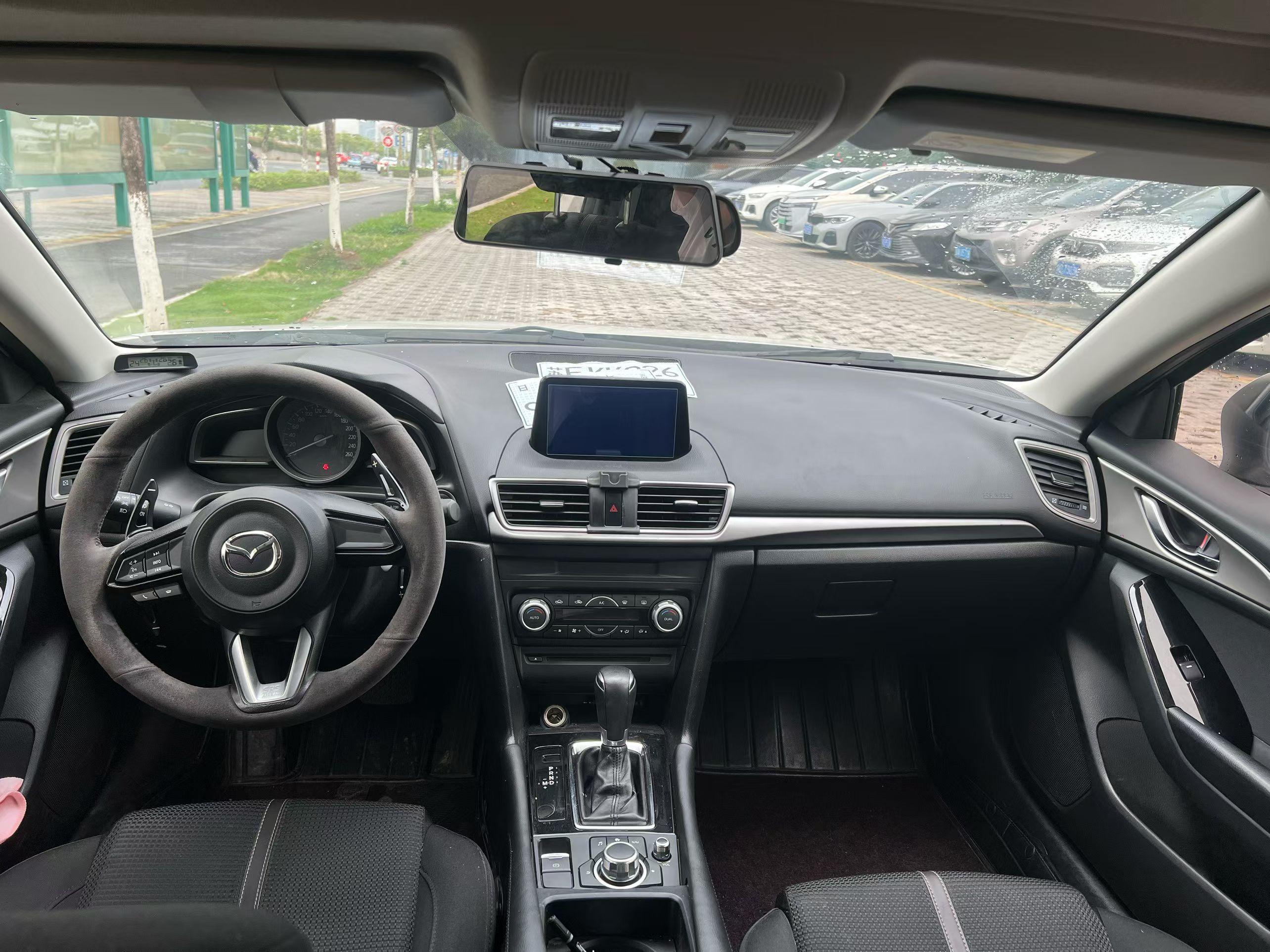 Mazda 3 2017 thumb 5
