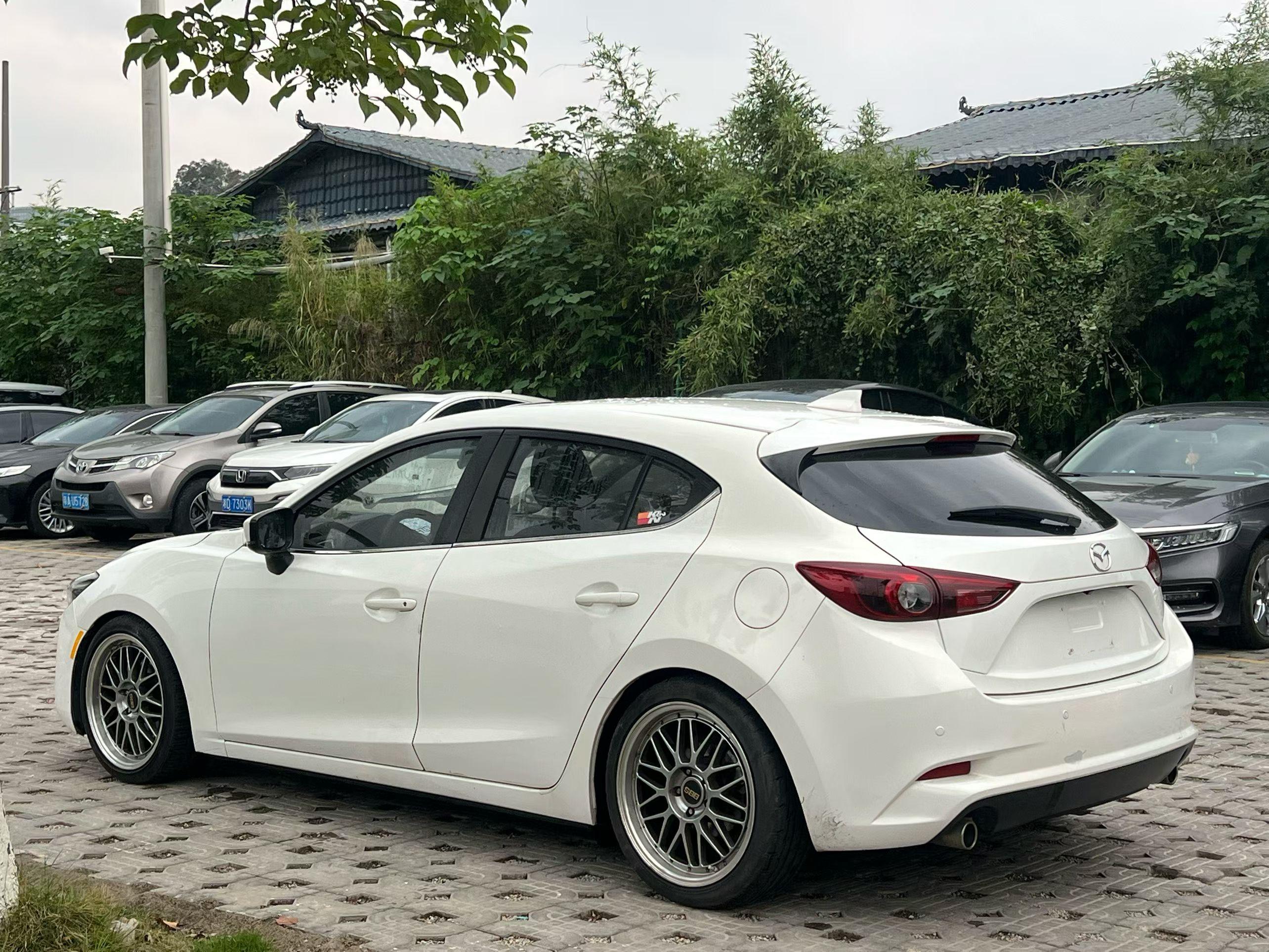Mazda 3 2017 thumb 11