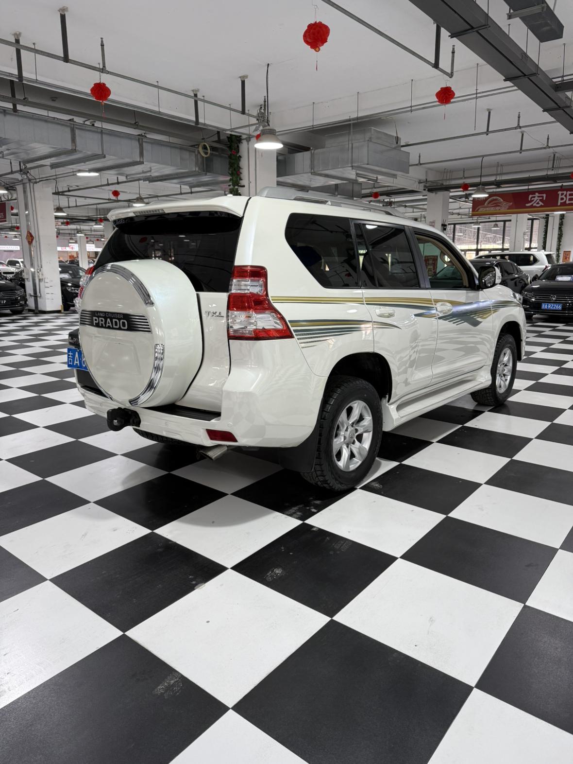 Toyota Land Cruiser Prado 2013 thumb 4