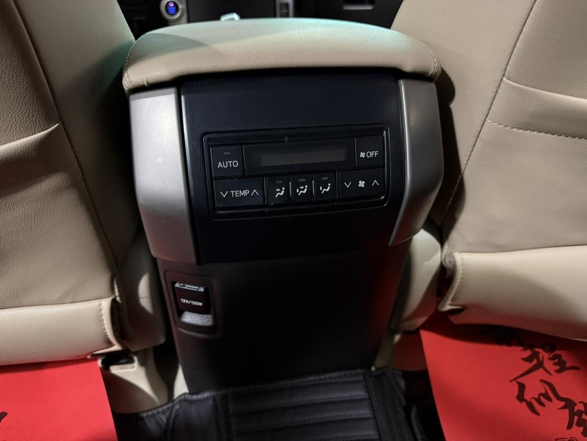 Toyota Land Cruiser Prado 2013 thumb 8