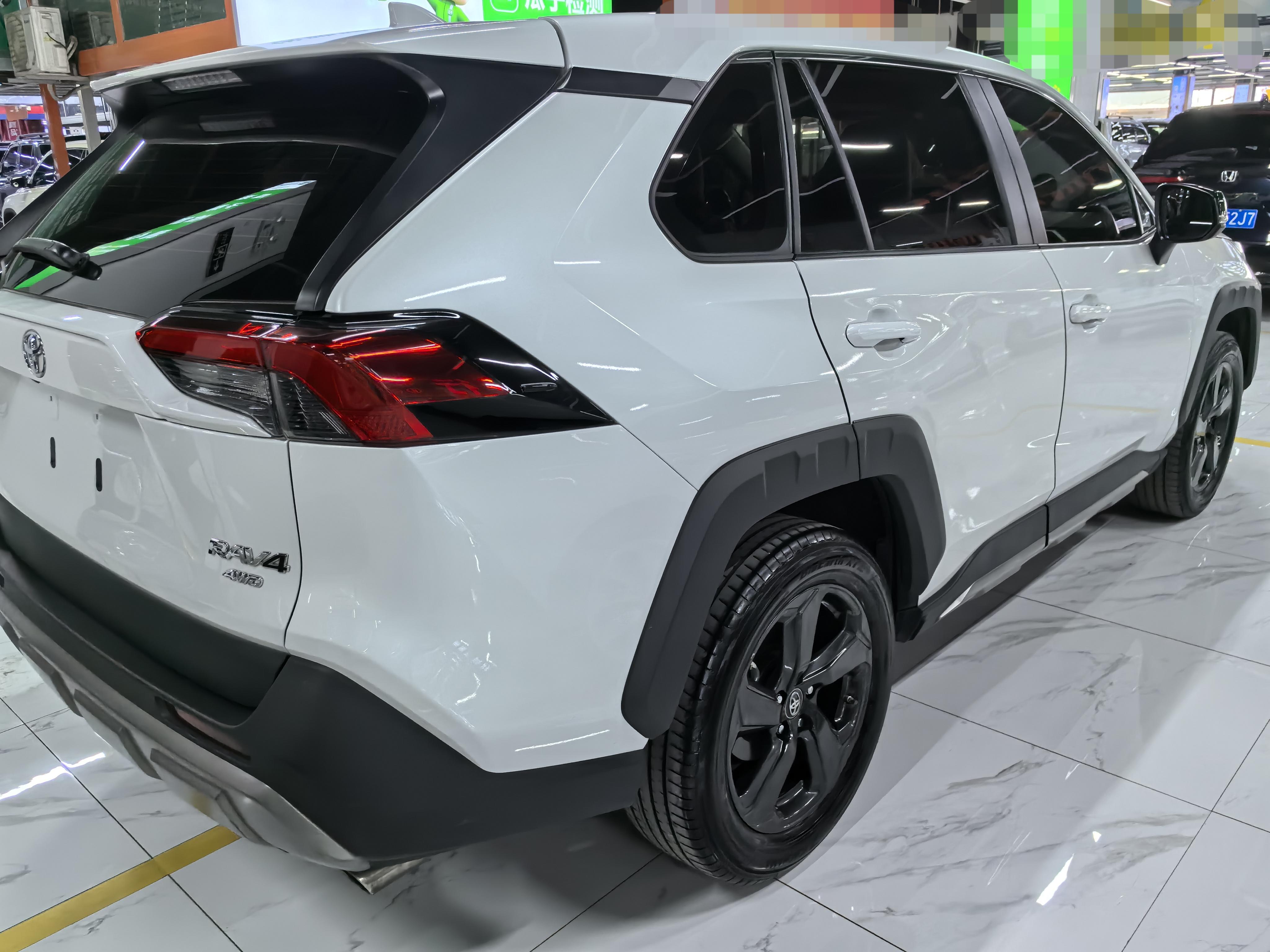 Toyota RAV4 2022 thumb 3