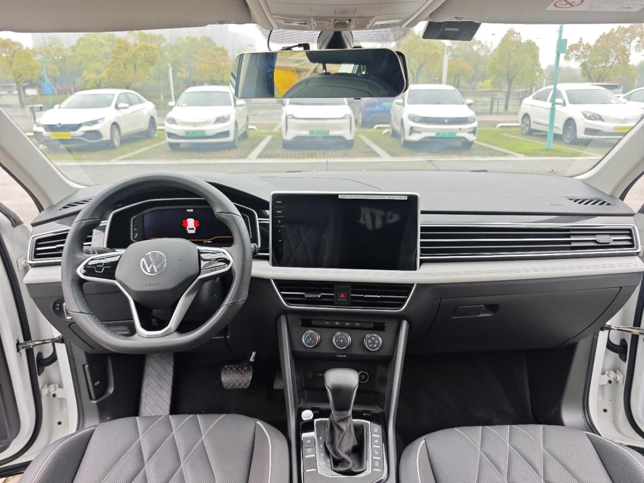 Volkswagen Tiguan 2023 thumb 5