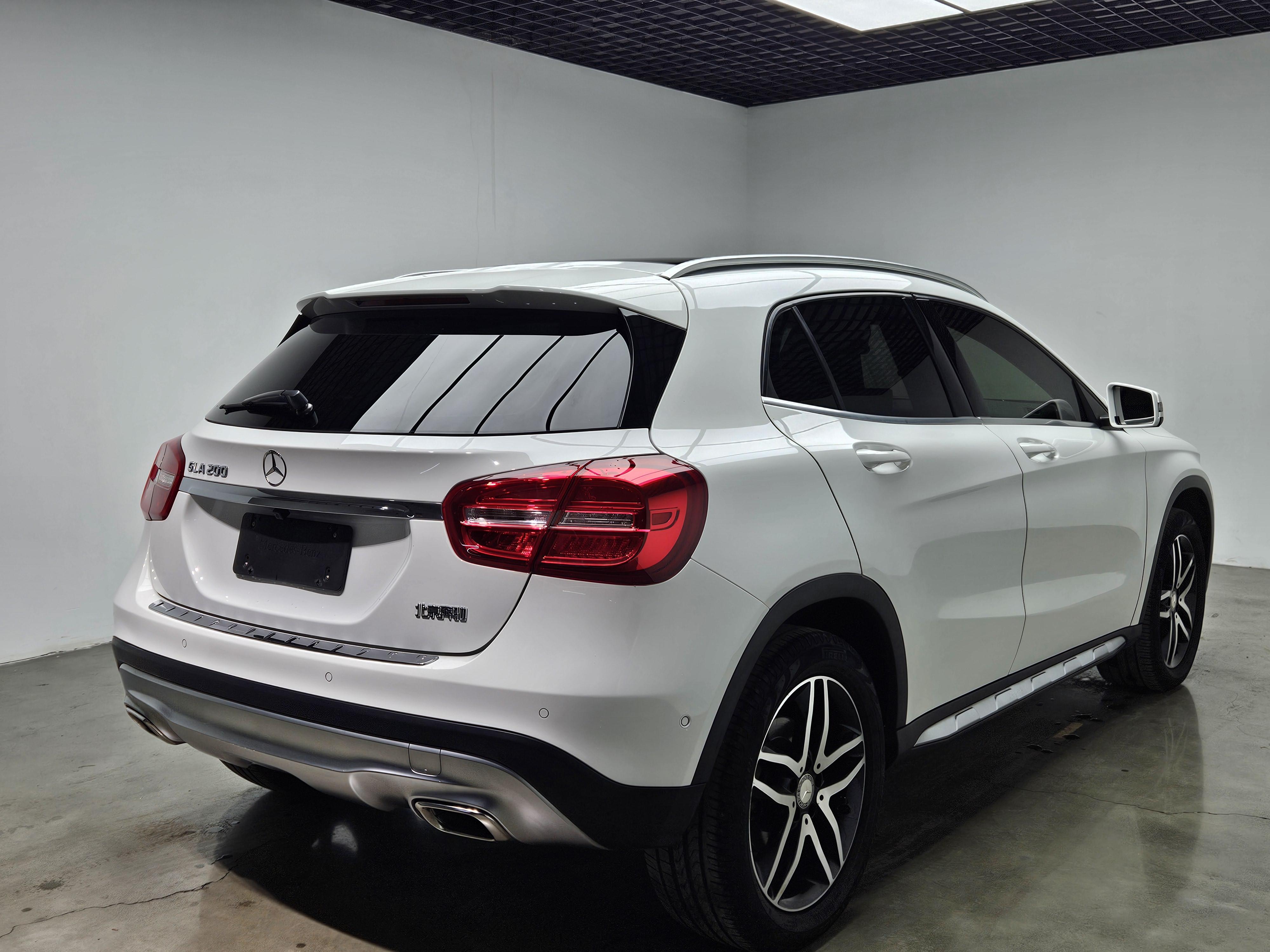 Mercedes-Benz GLA 2017 thumb 4