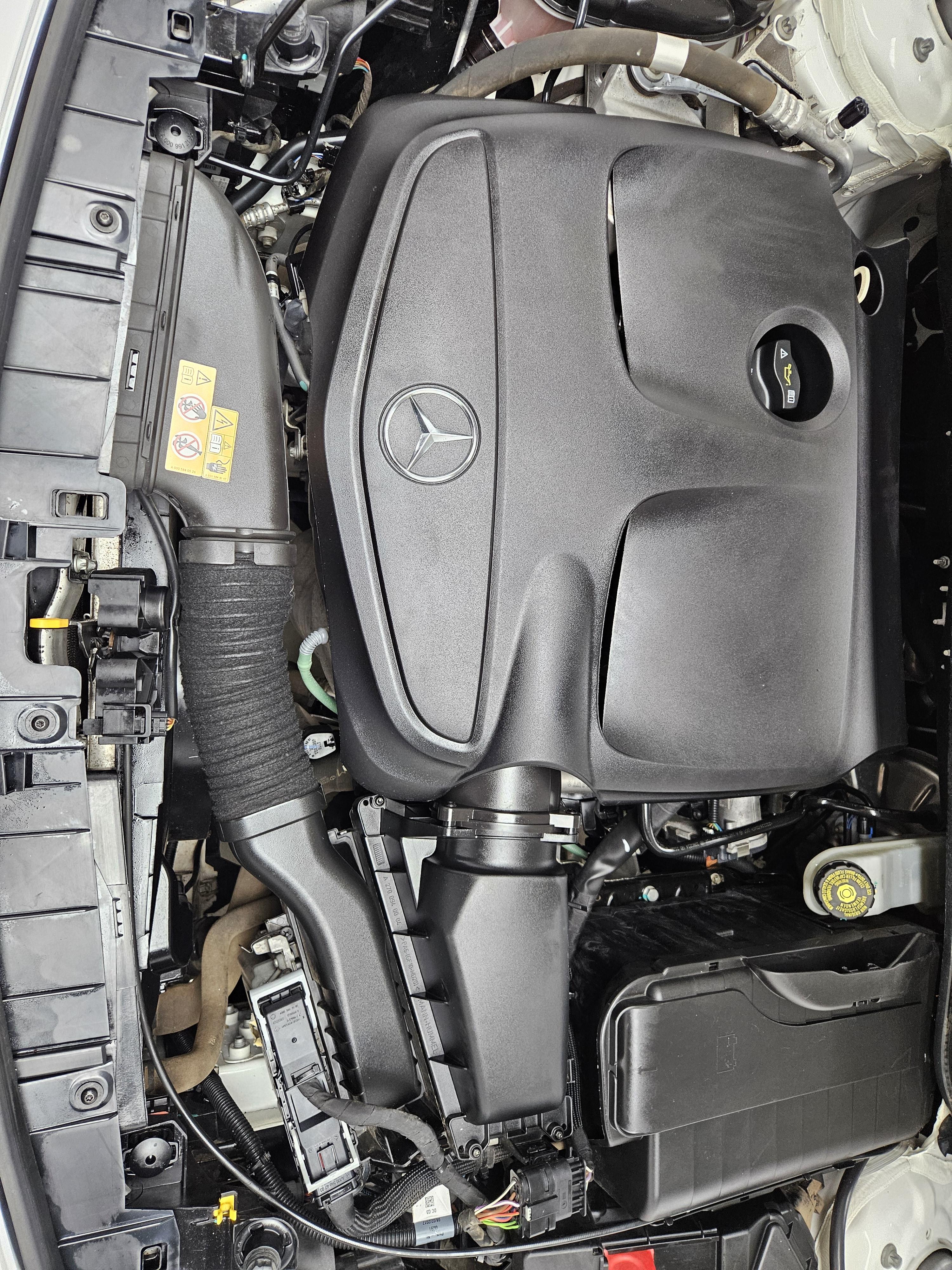 Mercedes-Benz GLA 2017 thumb 7