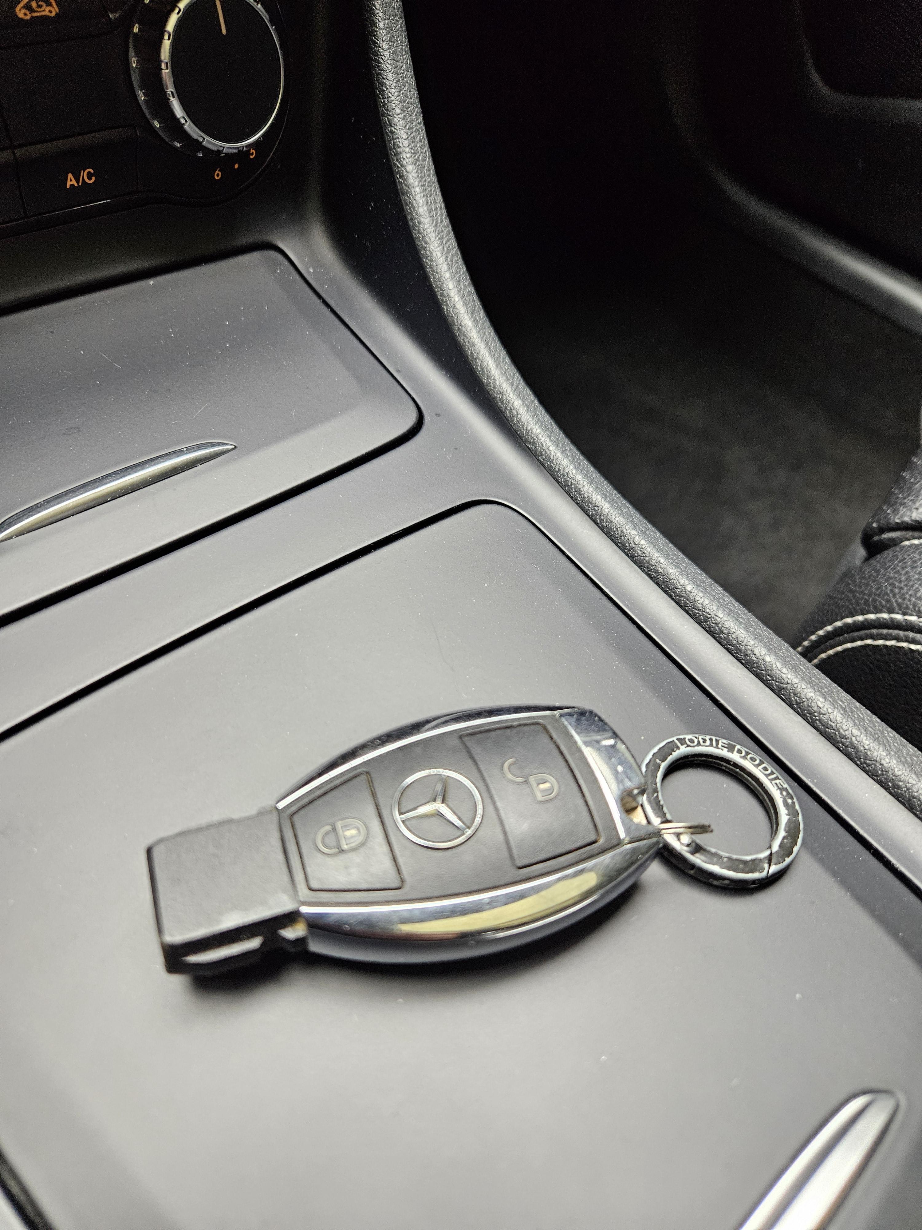 Mercedes-Benz GLA 2017 thumb 12