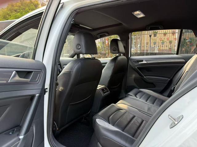 Volkswagen Golf Sportsvan 2016 thumb 6