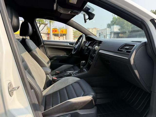 Volkswagen Golf Sportsvan 2016 thumb 7