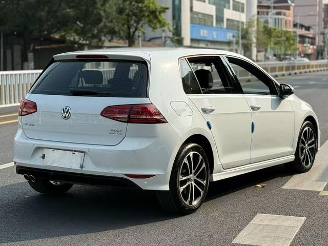 Volkswagen Golf Sportsvan 2016 thumb 12