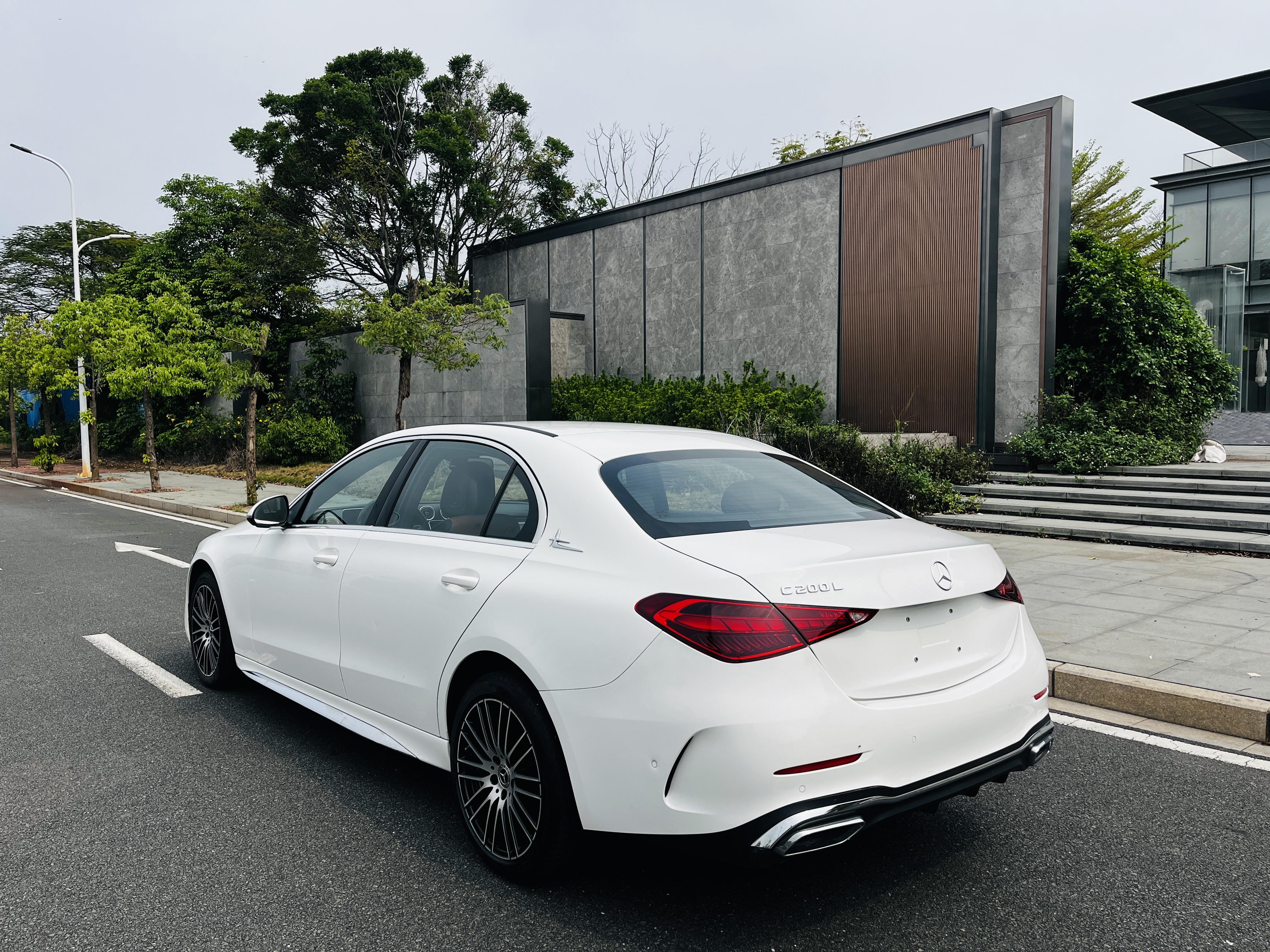 Mercedes-Benz C-Class 2024 thumb 2
