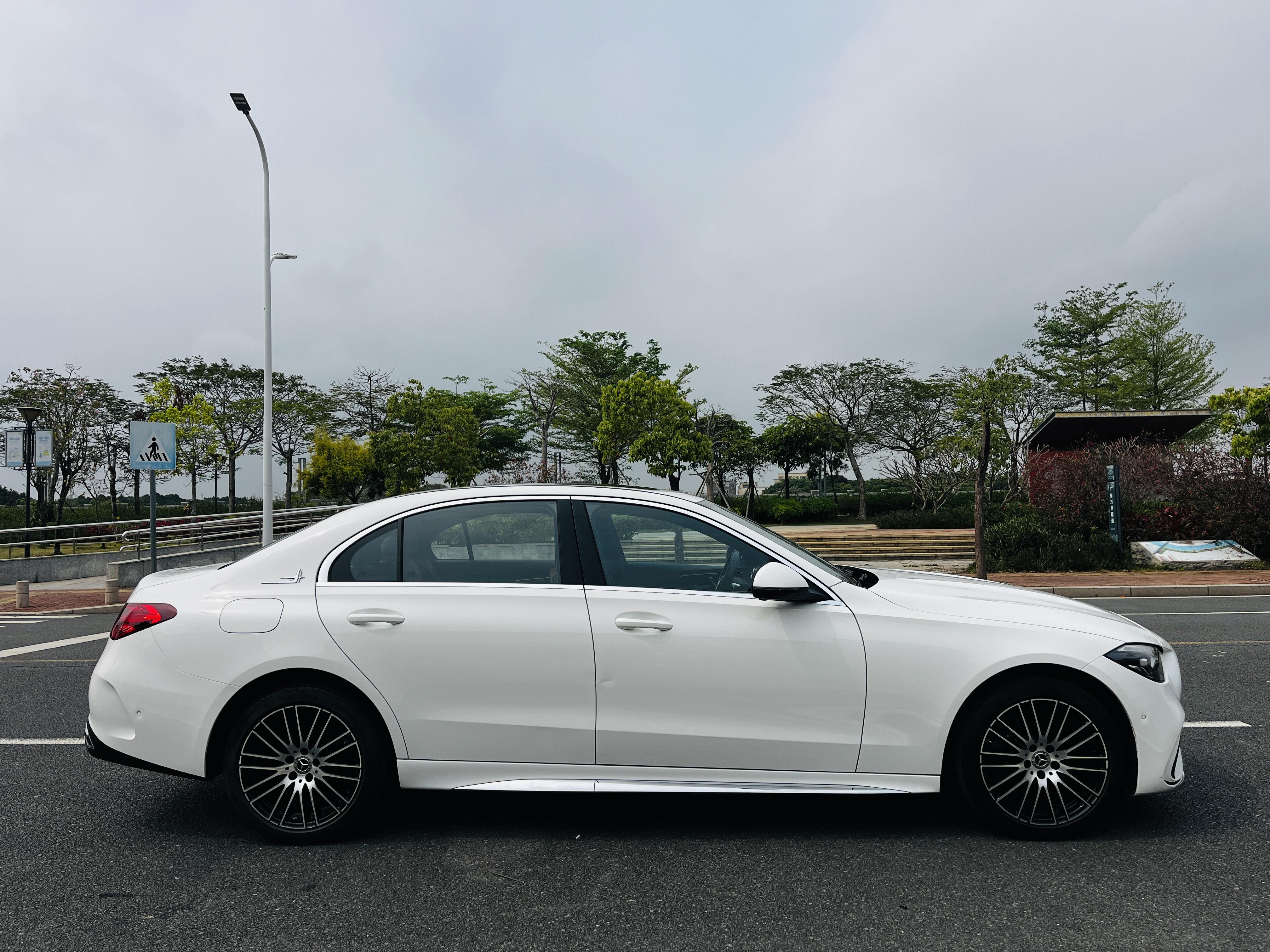 Mercedes-Benz C-Class 2024 thumb 5