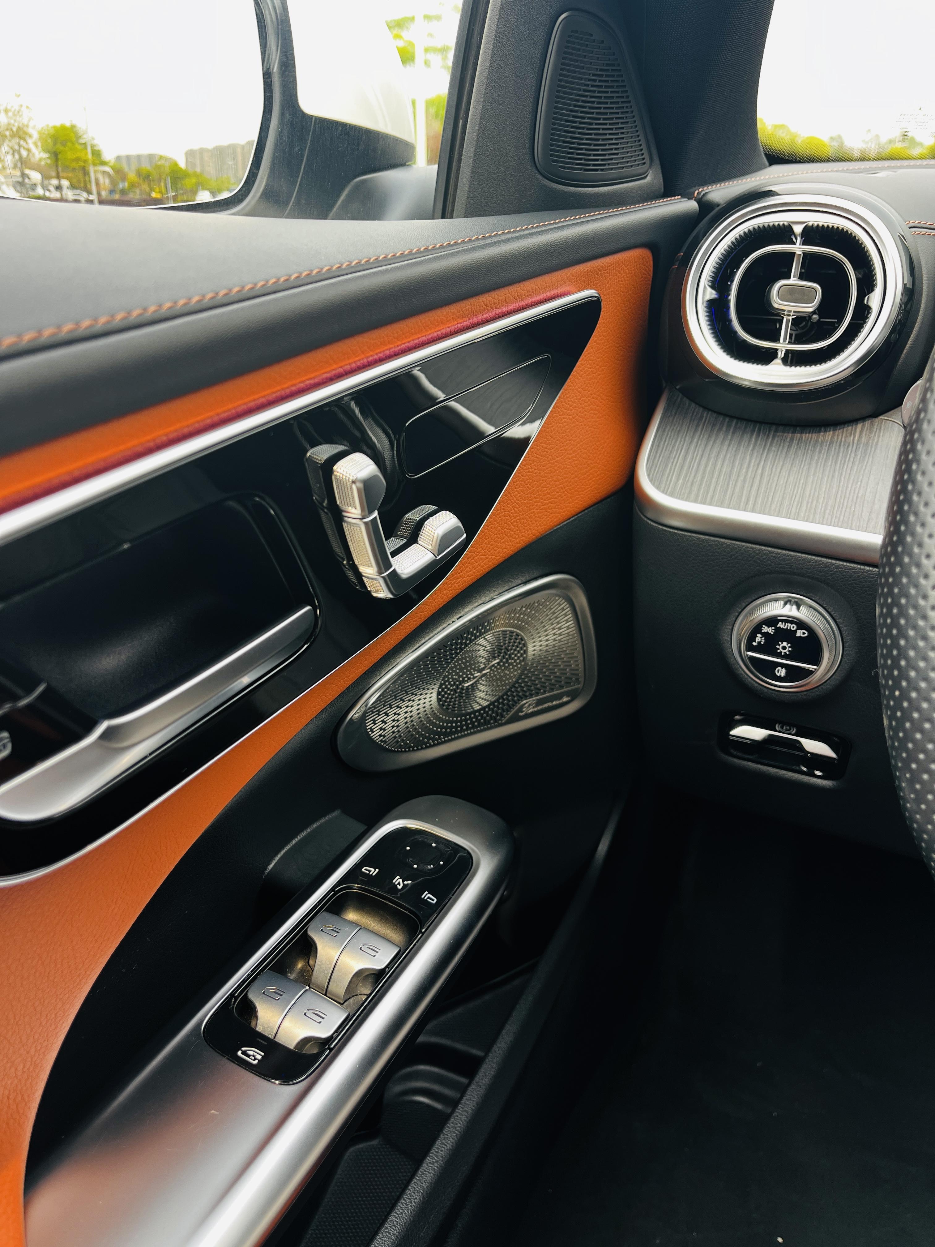 Mercedes-Benz C-Class 2024 thumb 11